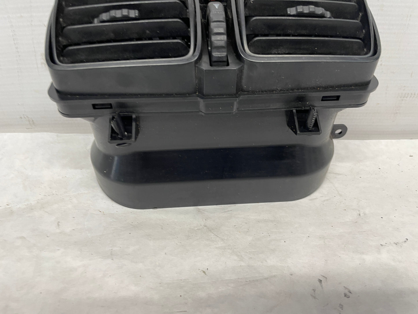 2006 Pontiac GTO Center Dash HVAC Duct Vent w/ Hazard Button Switch OEM