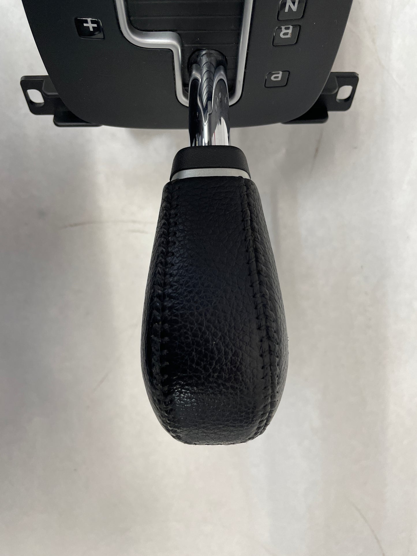 2009 Pontiac G8 Automatic Gear Selector Shifter Assembly OEM - Day's Parts Yard