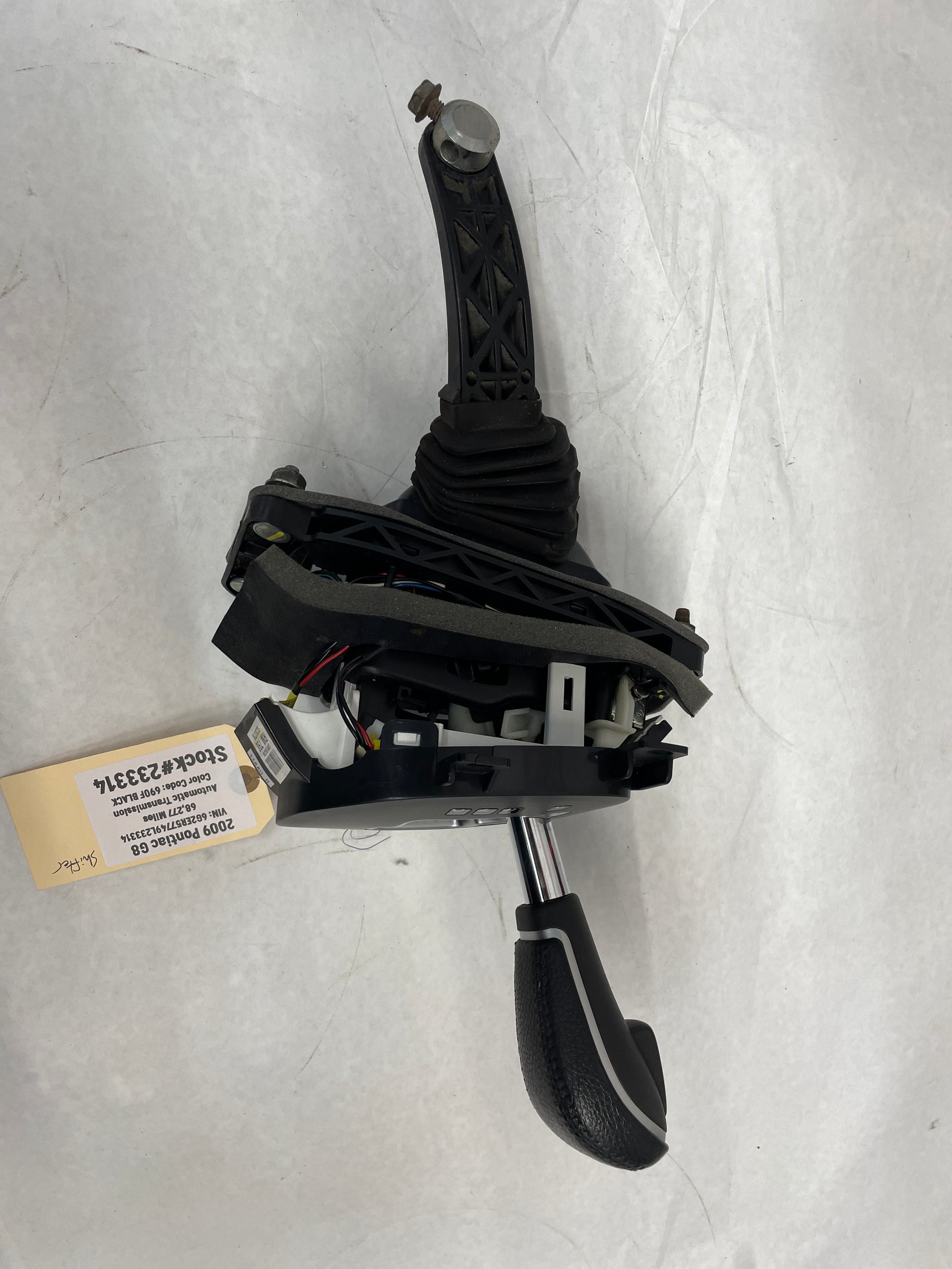 2009 Pontiac G8 Automatic Gear Selector Shifter Assembly OEM - Day's Parts Yard