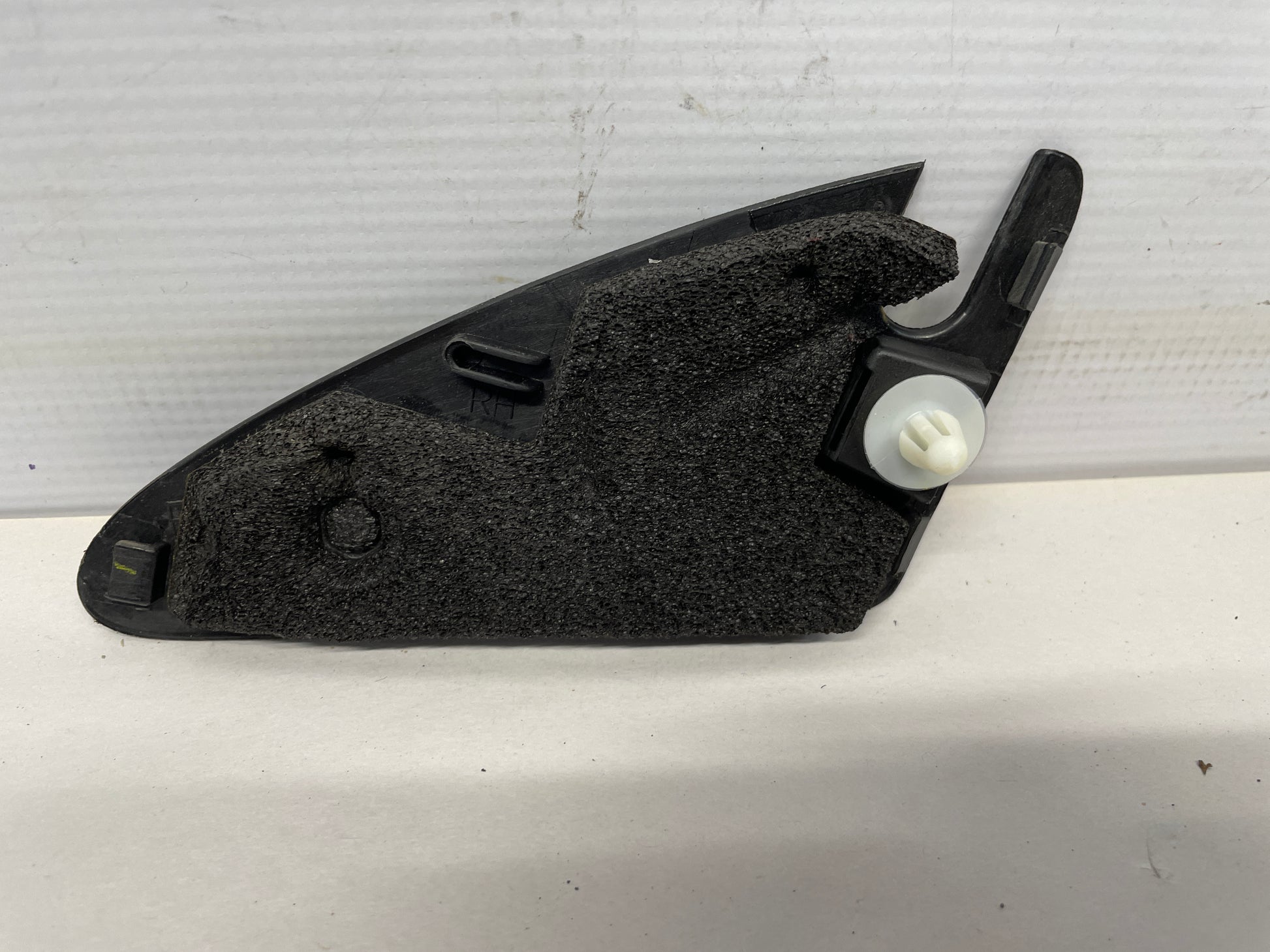 2015 Chevy SS Sedan RH Passenger Interior Mirror Cover Trim OEM - Day's Parts Yard