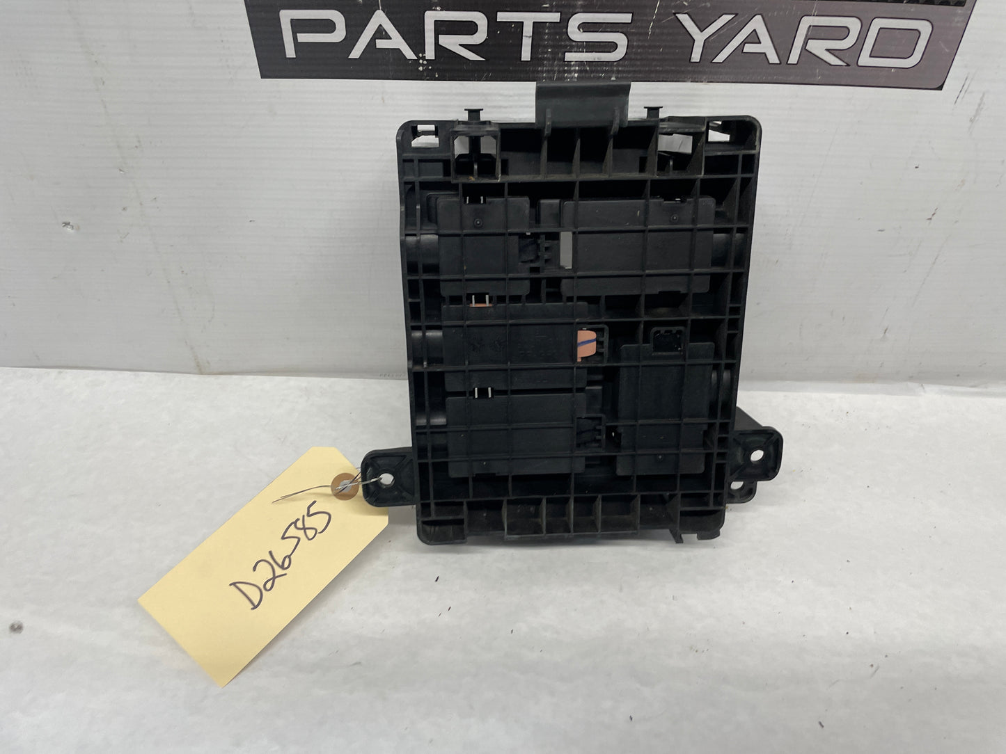 2014 Chevy SS Sedan Engine Bay Fuse Junction Box Block Panel Retainer Block OEM