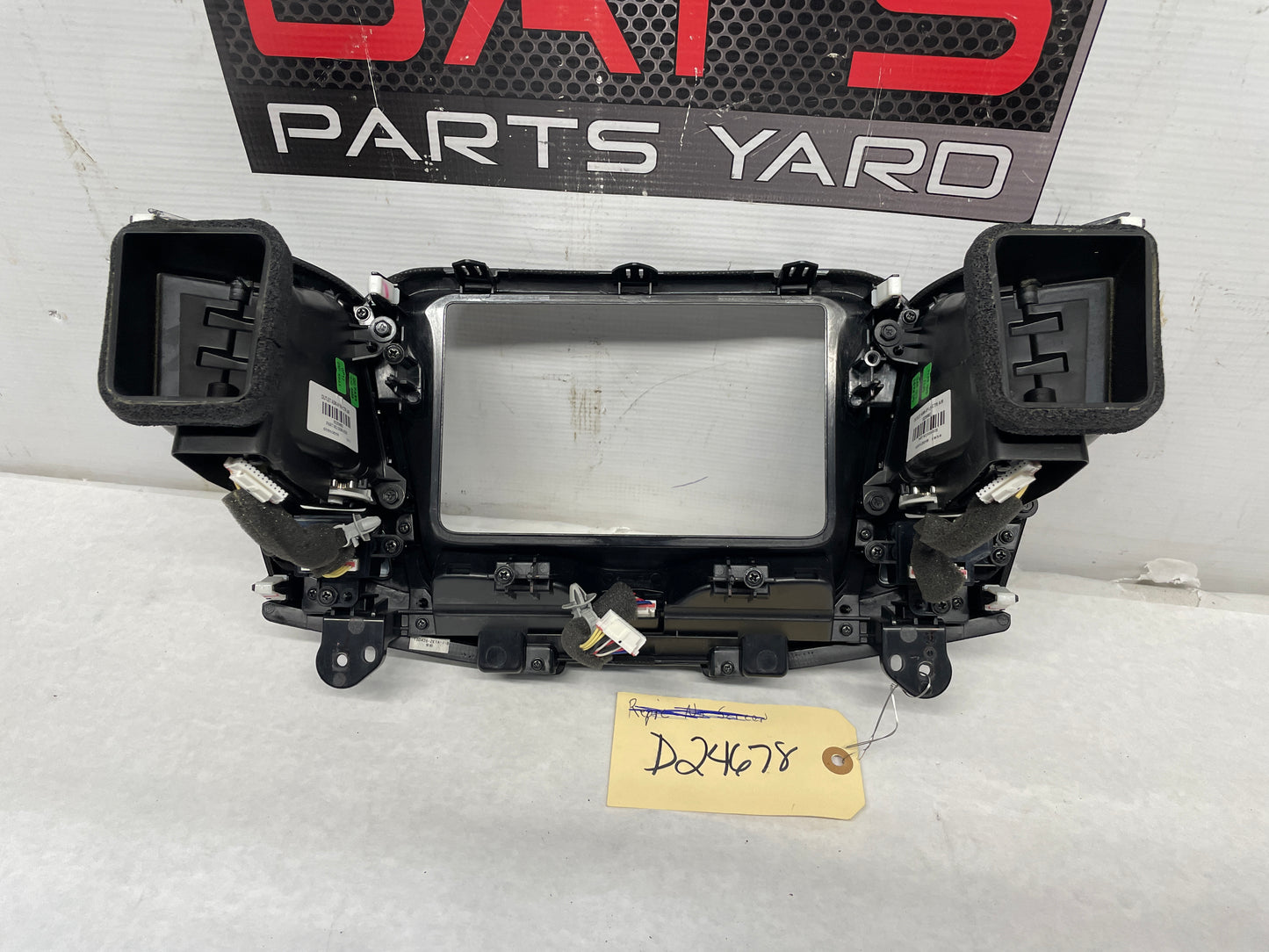 2017 Chevy SS Sedan Navigation Display Radio/ CD Player Face Plate Screen OEM - Day's Parts Yard