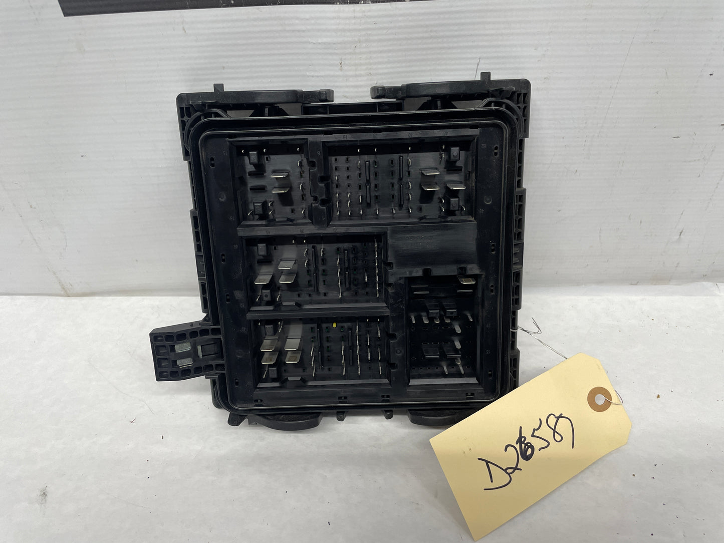 2014 Chevy SS Sedan Engine Bay Fuse Relay Wiring Wire Harness Junction Box Block OEM