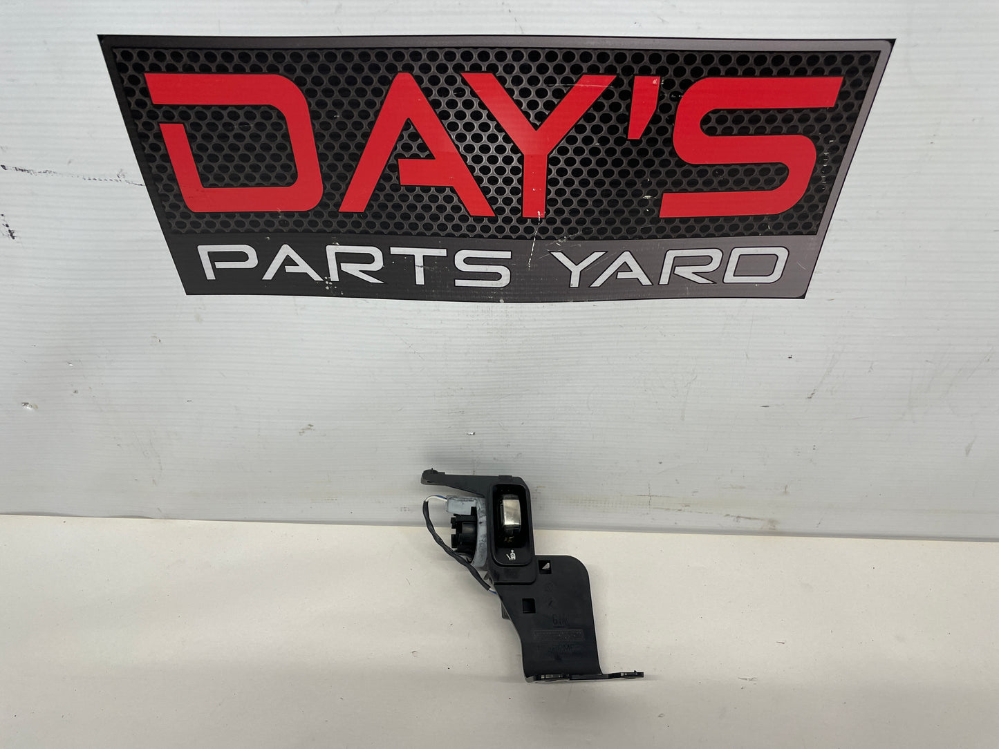 2015 Chevy SS Sedan Theft Deterrent Module OEM - Day's Parts Yard