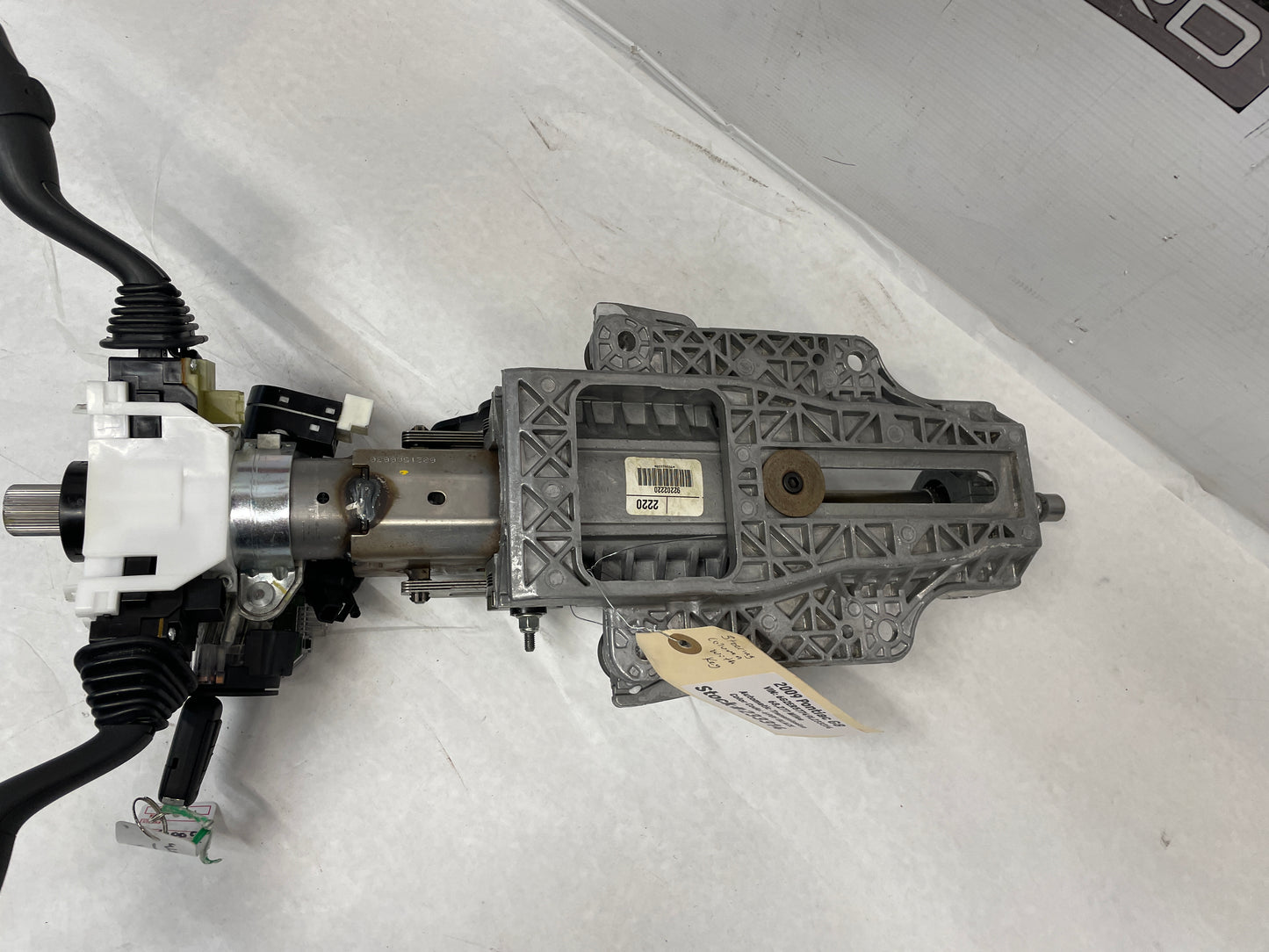 2009 Pontiac G8 Steering Column w/ Key Assembly OEM - Day's Parts Yard