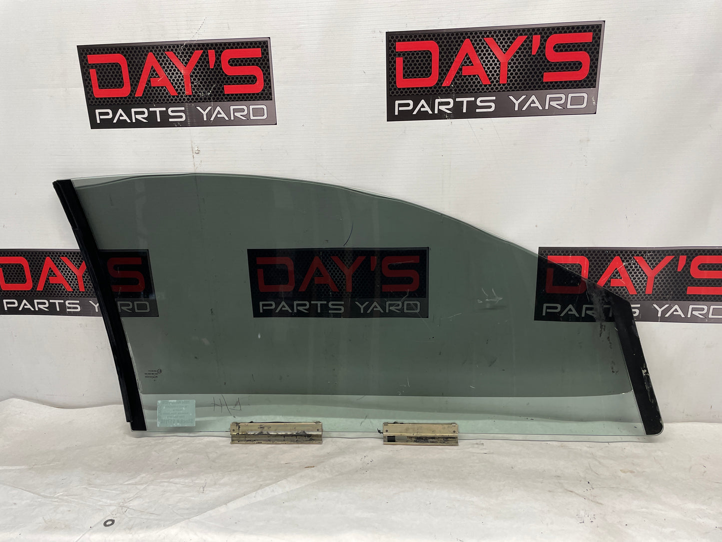 2006 Pontiac GTO LH Driver Front Door Window Glass OEM