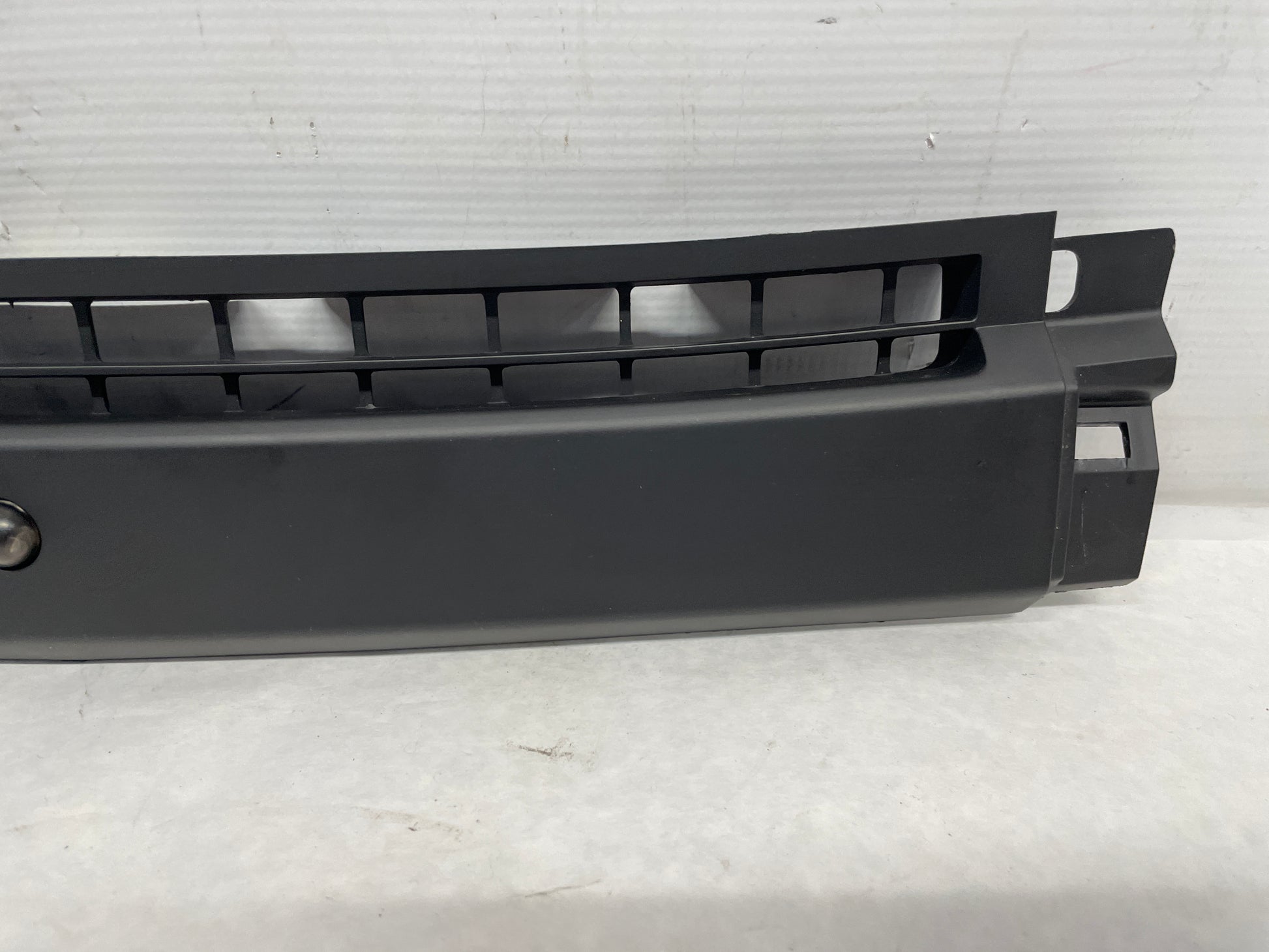 2009 Pontiac G8 Upper Dash Defrost Vent Panel OEM - Day's Parts Yard