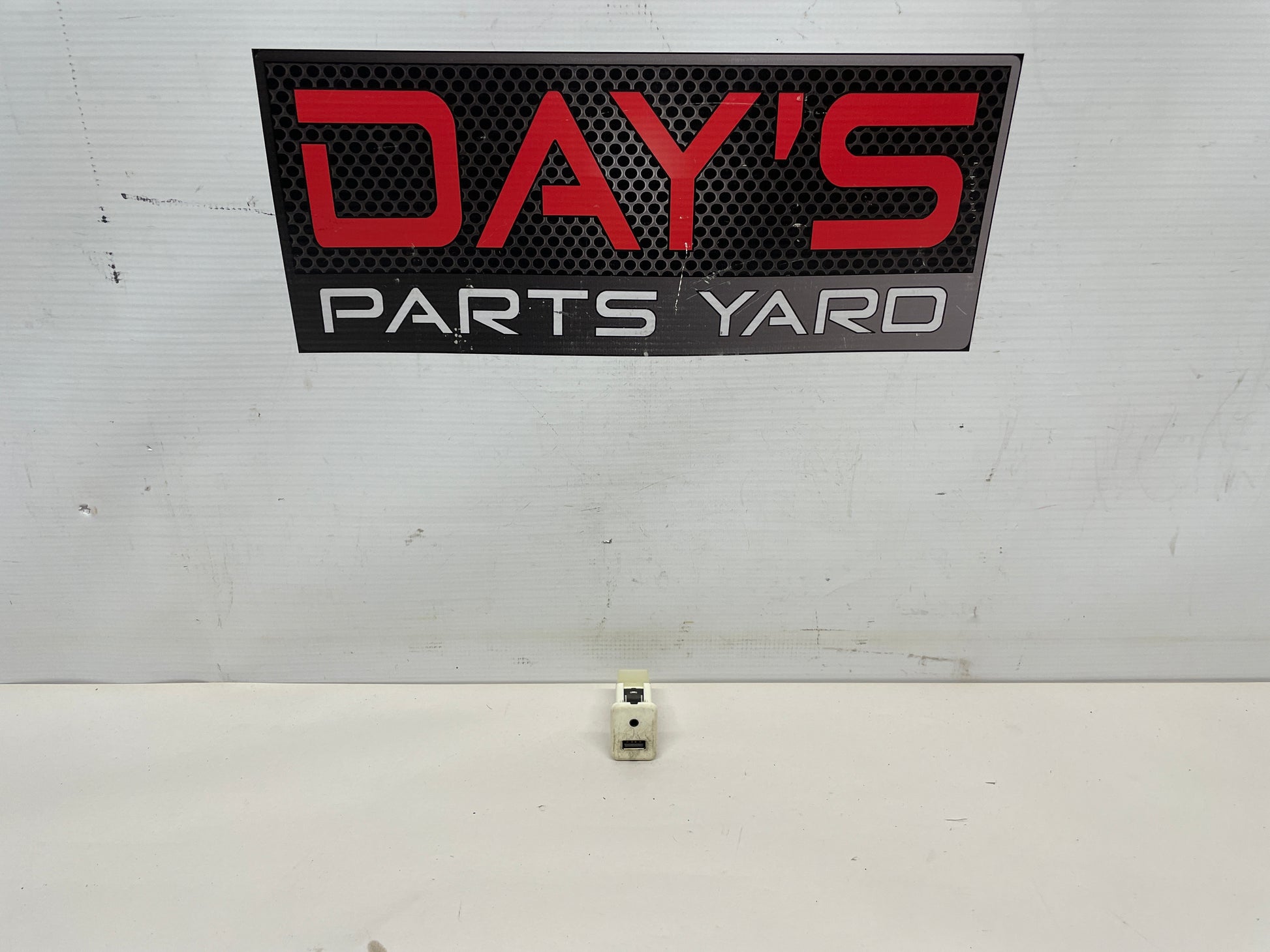 2015 Chevy SS Sedan Center Console USB AUX Port OEM - Day's Parts Yard