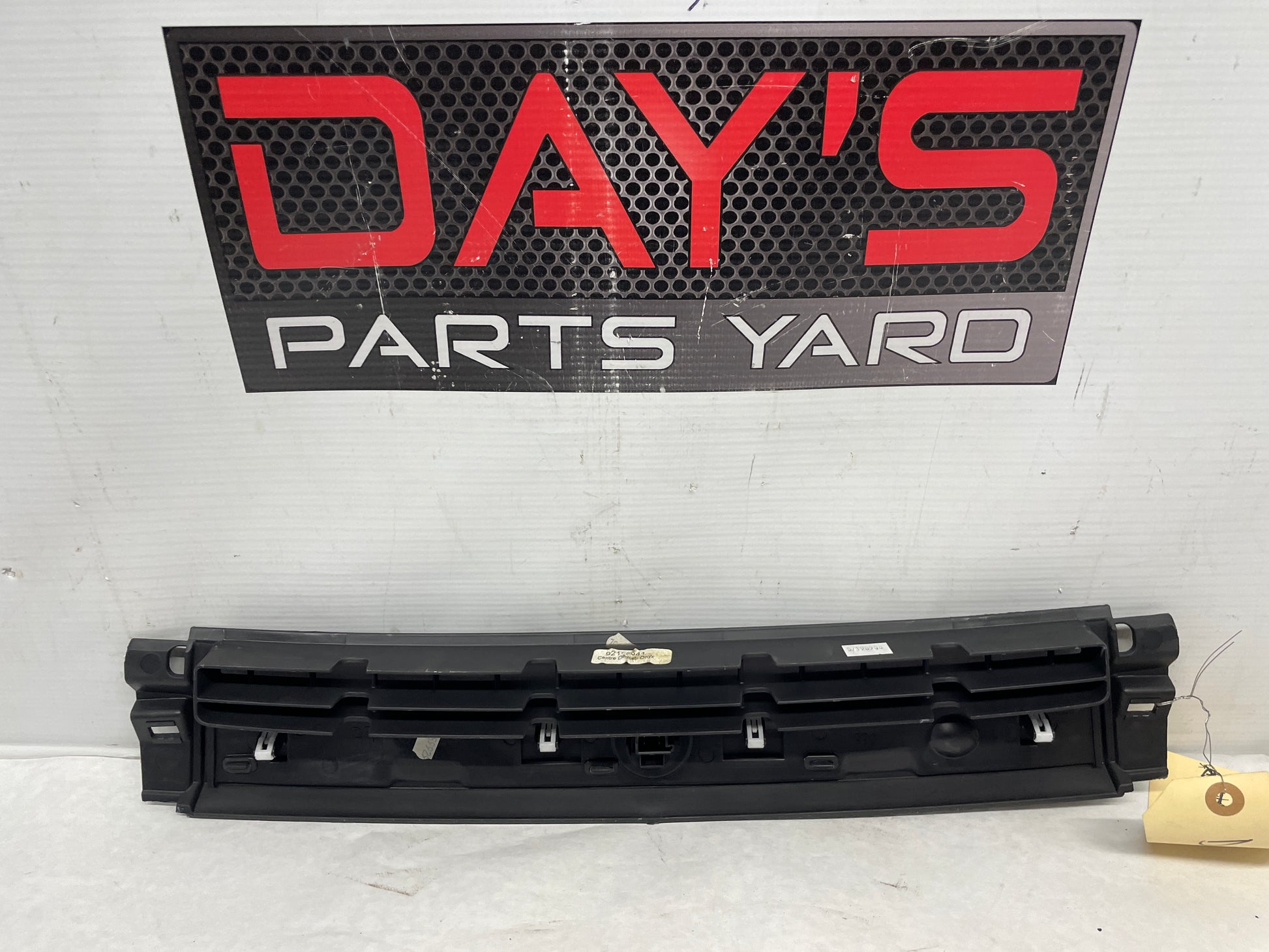 2009 Pontiac G8 Upper Dash Defrost Vent Panel OEM - Day's Parts Yard