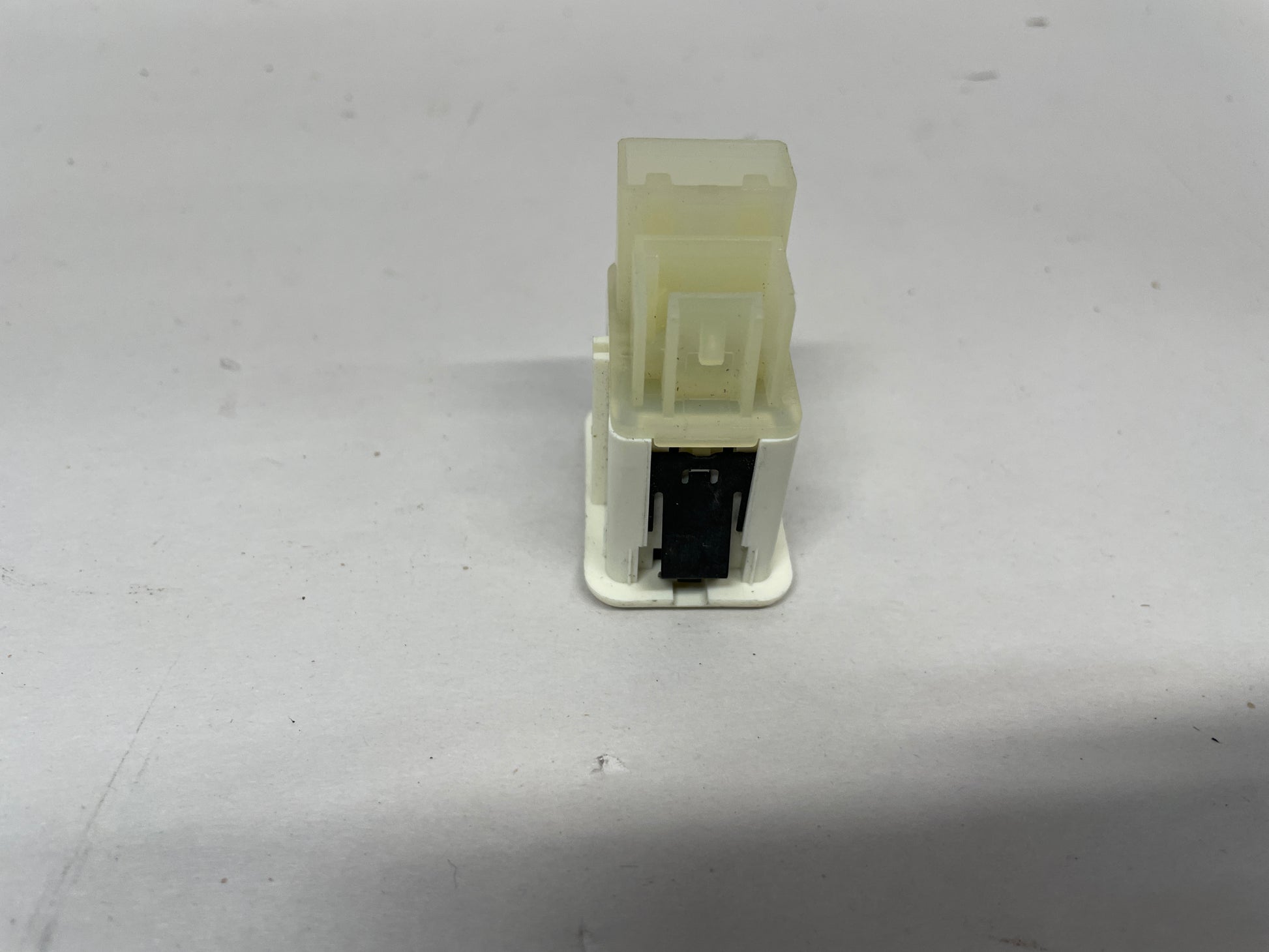2015 Chevy SS Sedan Center Console USB AUX Port OEM - Day's Parts Yard