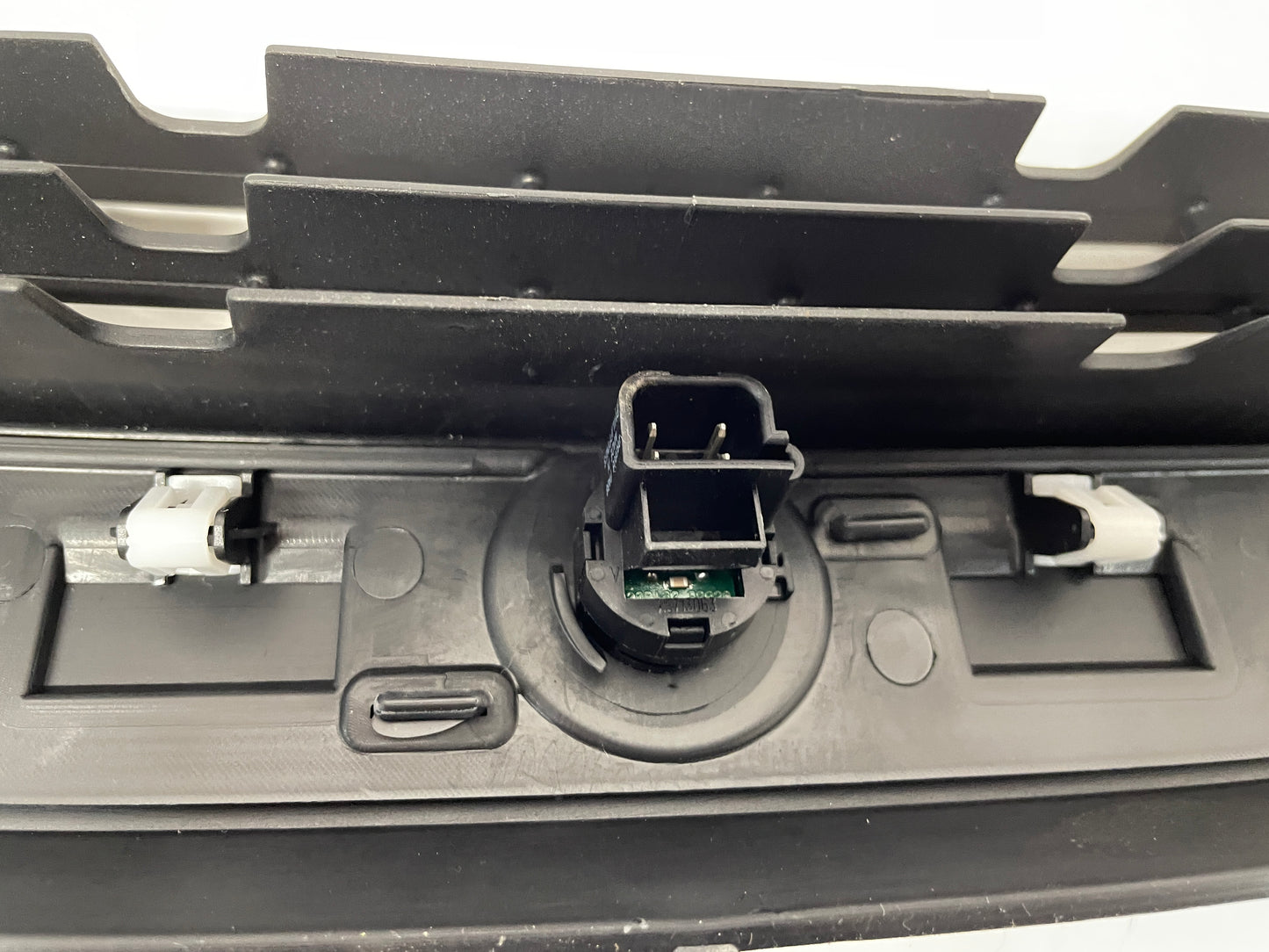 2009 Pontiac G8 Upper Dash Defrost Vent Panel OEM - Day's Parts Yard