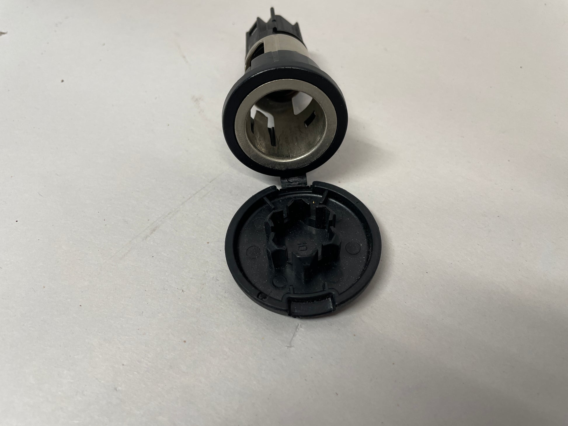 2015 Chevy SS Sedan 12V Power Socket Plug OEM - Day's Parts Yard