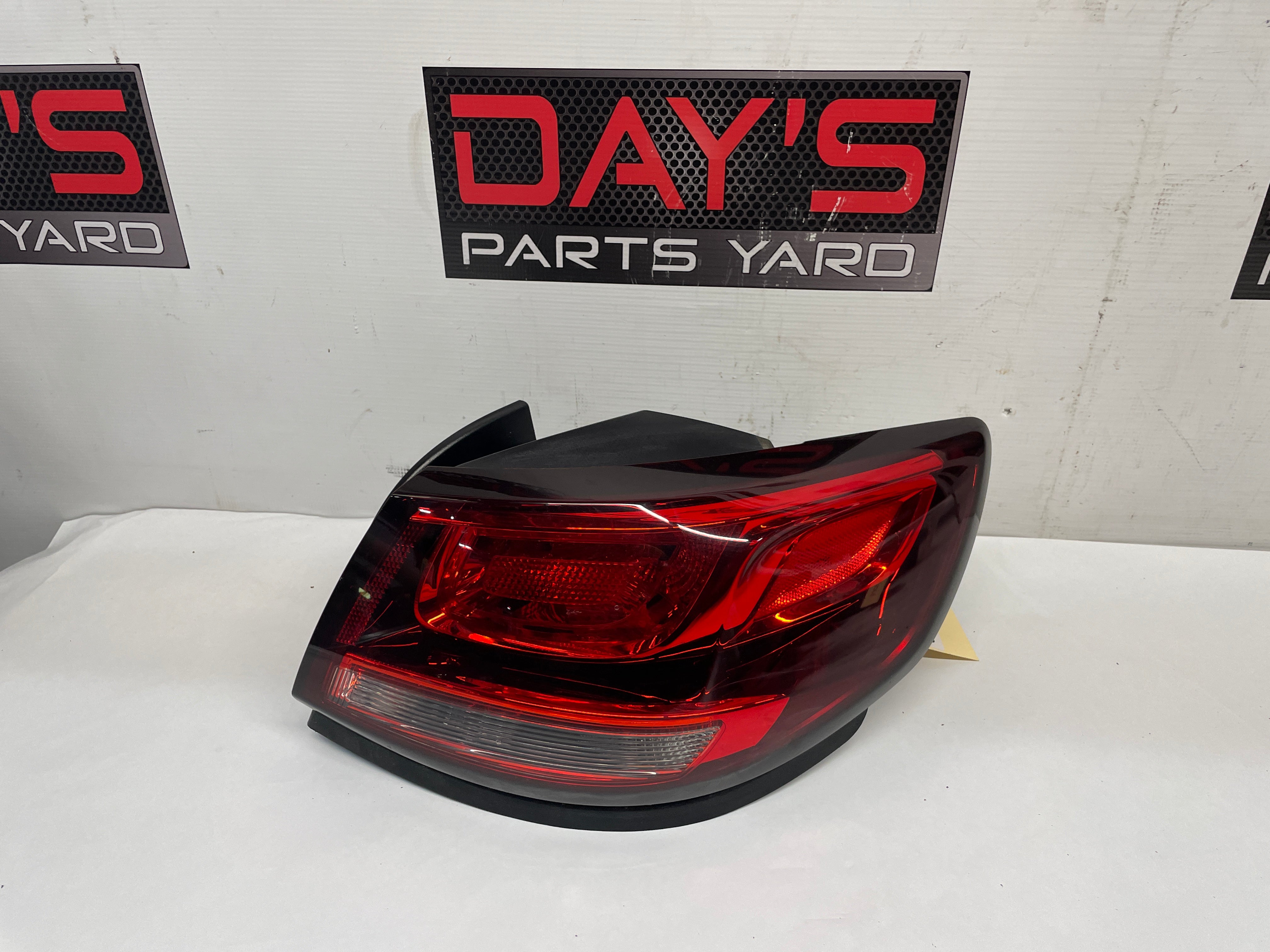 2016 Chevy SS Sedan RH Passenger Outer Tail Light Taillight