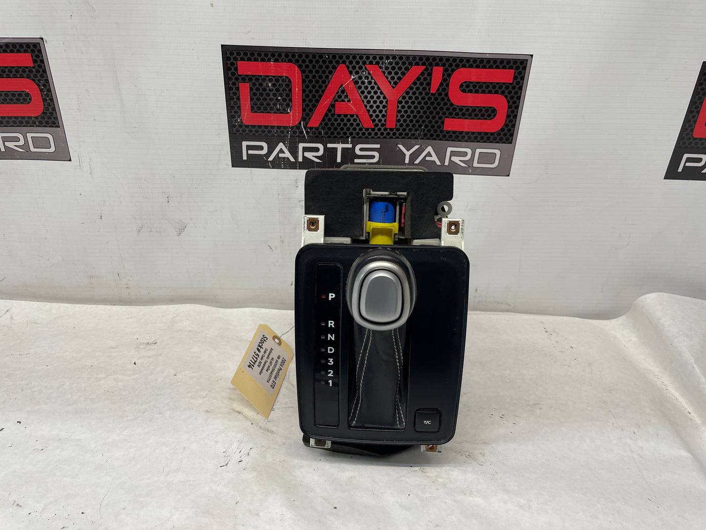 2006 Pontiac GTO Automatic Gear Selector Shifter Lever Assembly OEM