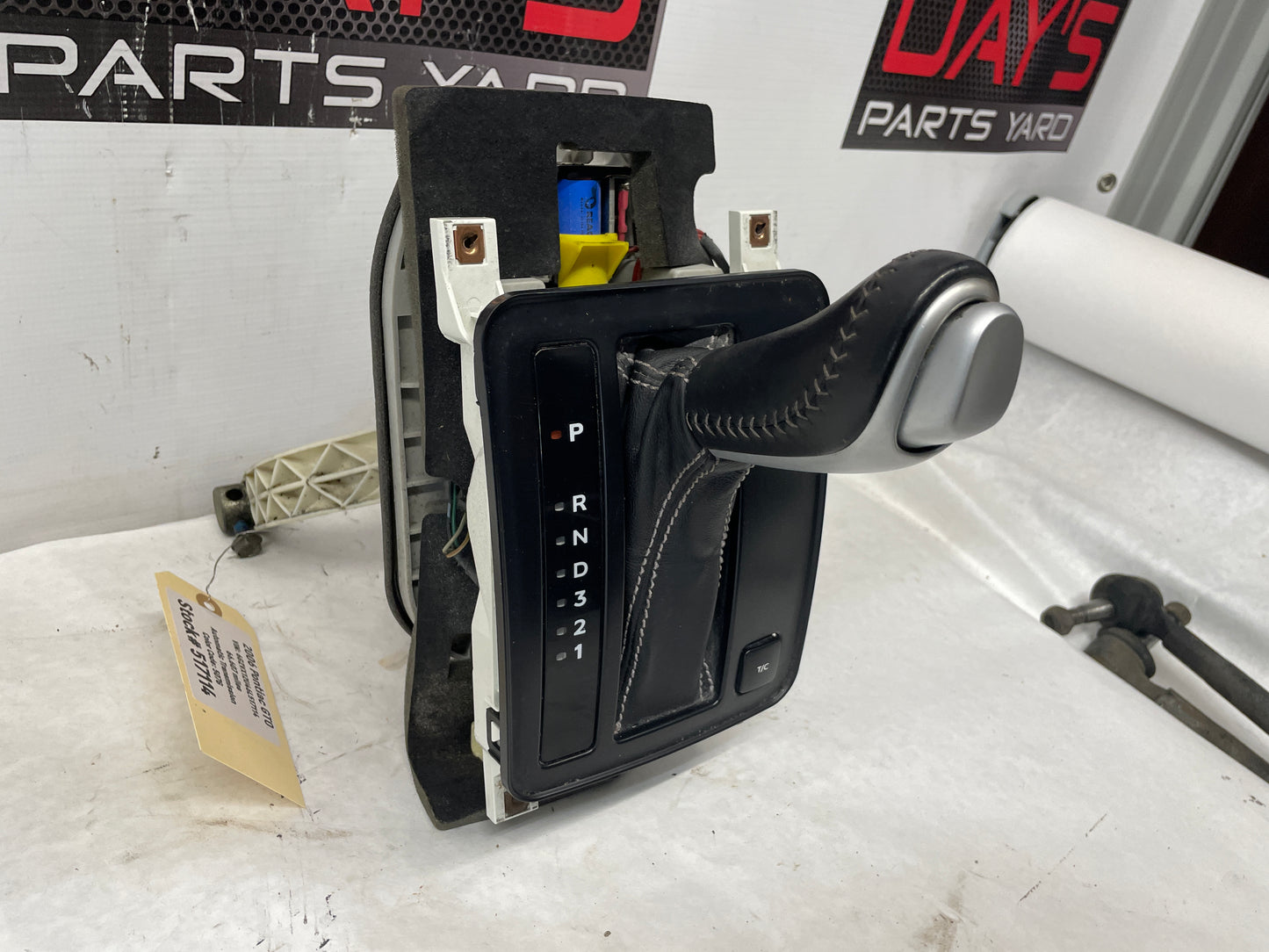 2006 Pontiac GTO Automatic Gear Selector Shifter Lever Assembly OEM