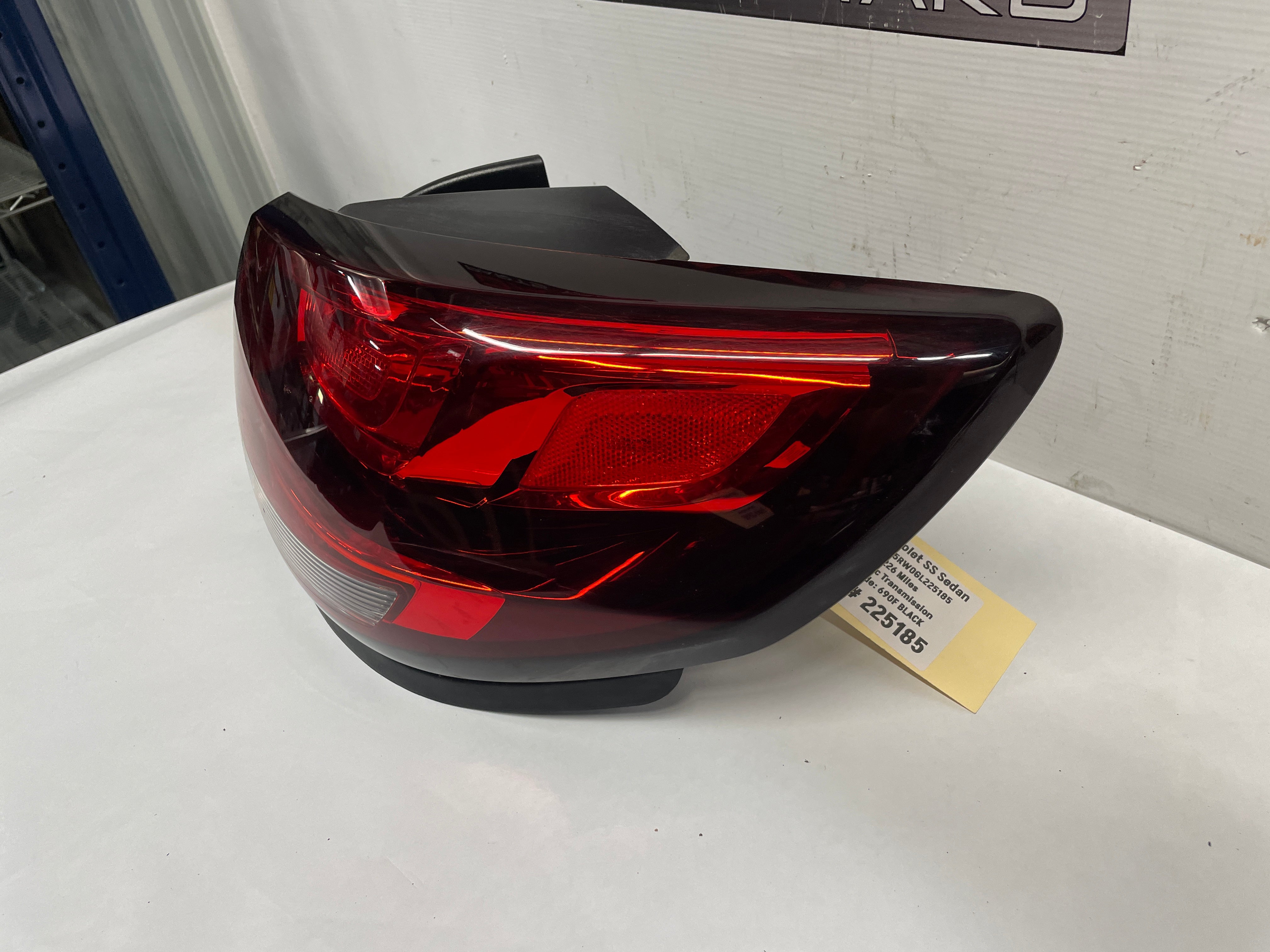 ♯♯ 2016 Chevy SS Sedan RH Passenger Outer Tail Light Taillight