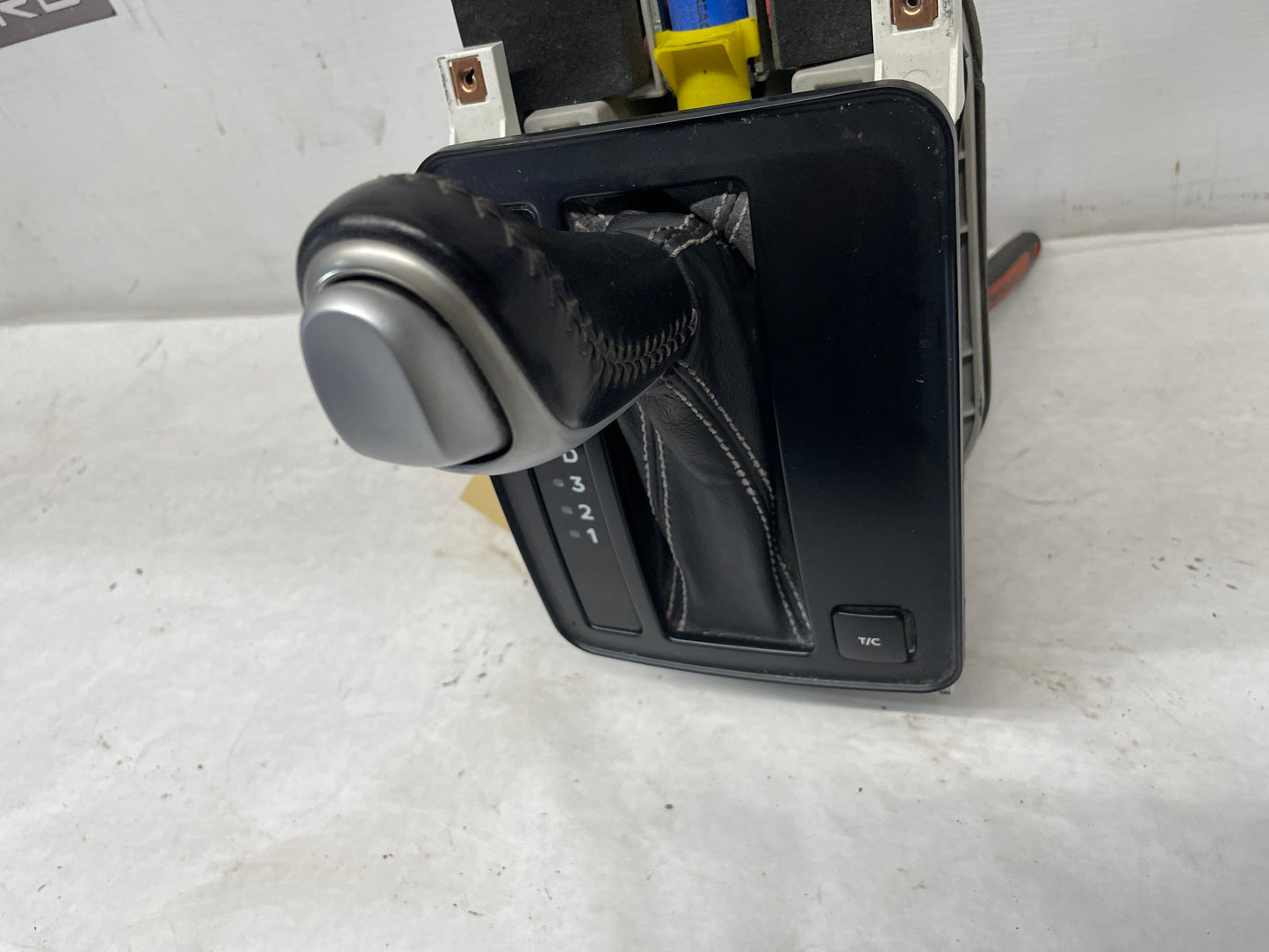 2006 Pontiac GTO Automatic Gear Selector Shifter Lever Assembly OEM