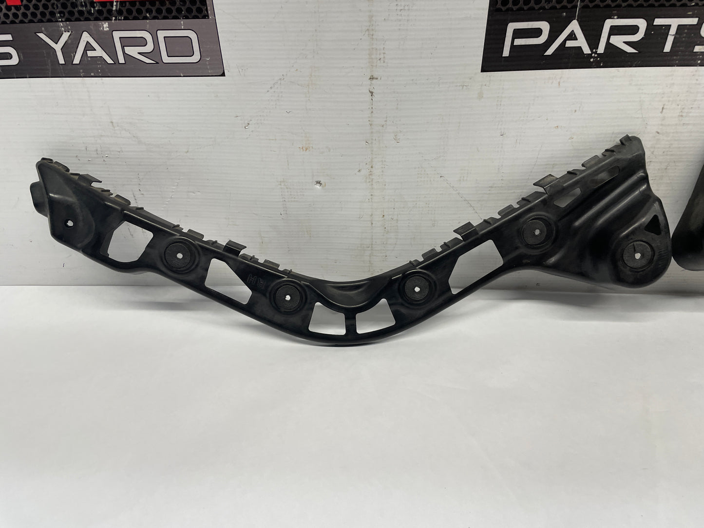 2016 Chevy SS Sedan Rear Bumper Fascia Guides Brackets RH & LH OEM - Day's Parts Yard