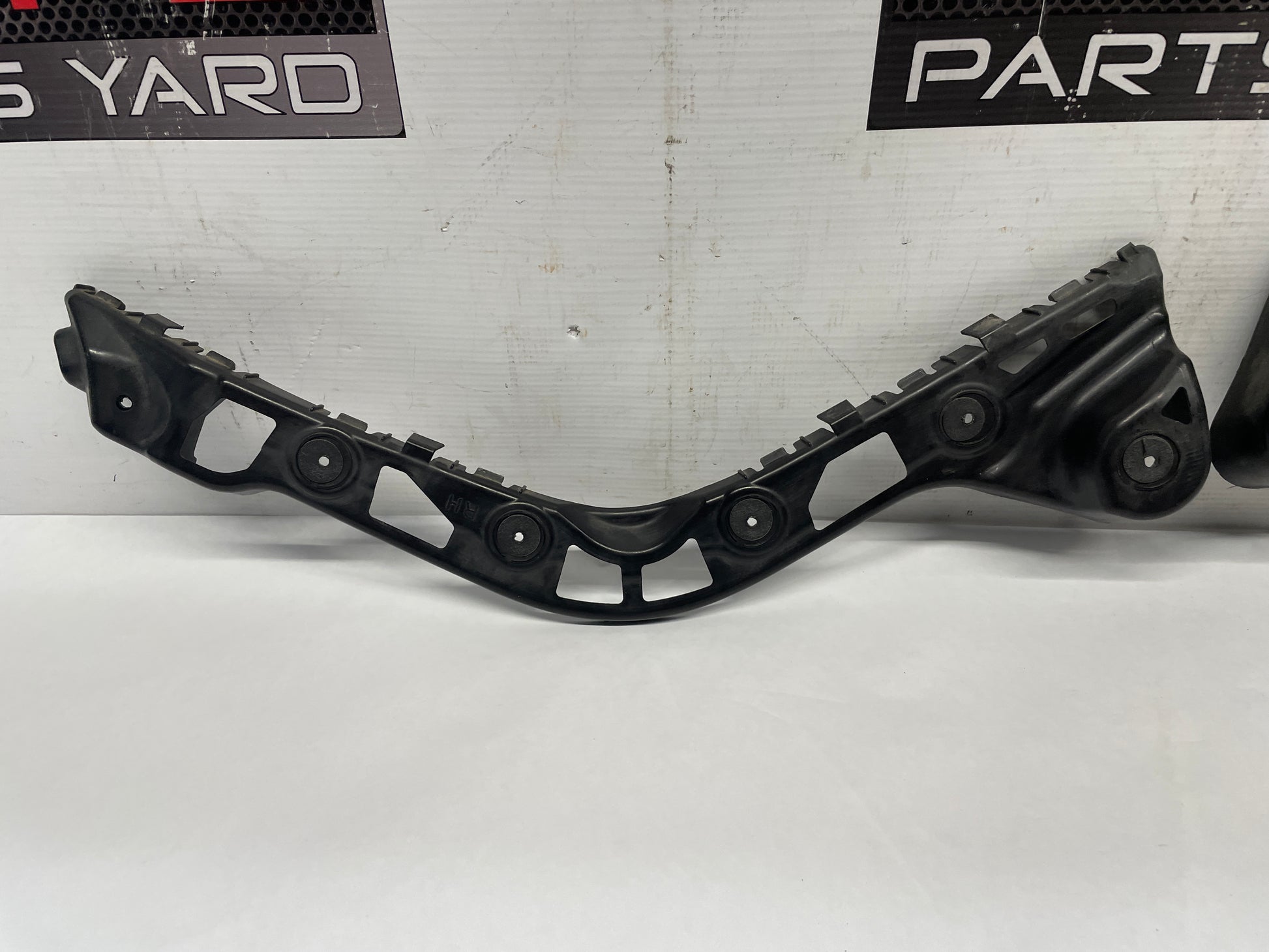 2016 Chevy SS Sedan Rear Bumper Fascia Guides Brackets RH & LH OEM - Day's Parts Yard