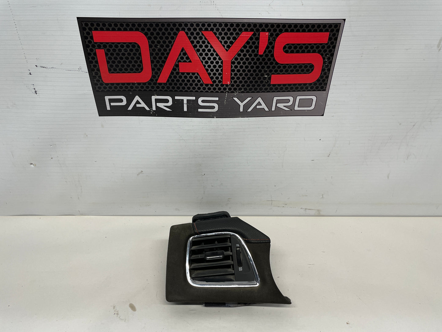 2015 Chevy SS Sedan Suede Dash Vent OEM - Day's Parts Yard