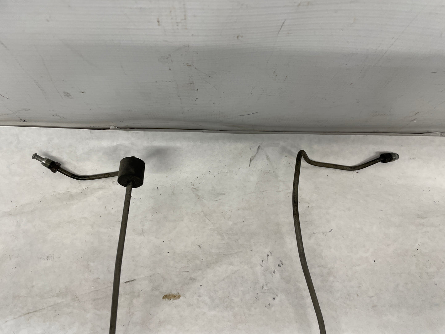 2006 Pontiac GTO RH & LH Rear Suspension Control Arm Hard Brake Lines Tubes Hoses OEM