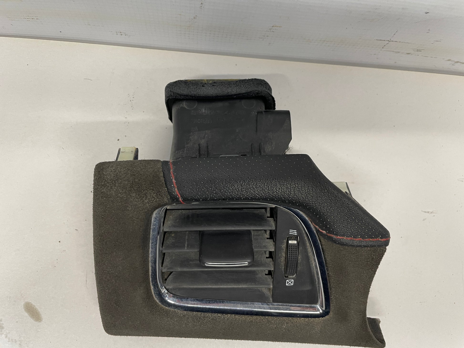 2015 Chevy SS Sedan Suede Dash Vent OEM - Day's Parts Yard