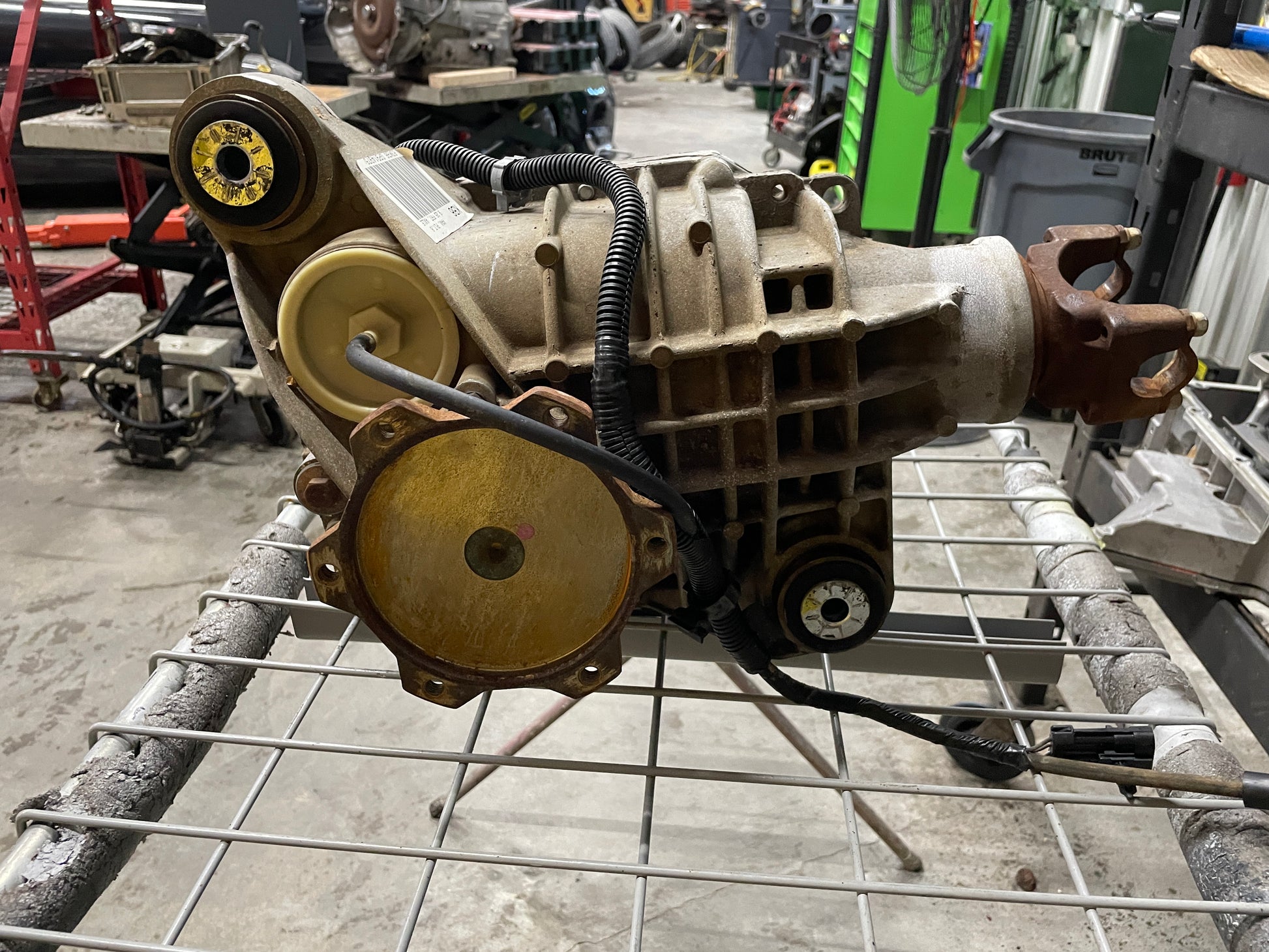 2007 Chevy Silverado K3500 Front Axle Carrier Differential Assembly OEM - Day's Parts Yard
