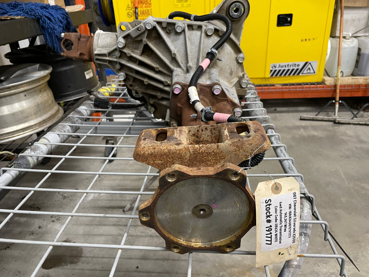 2007 Chevy Silverado K3500 Front Axle Carrier Differential Assembly OEM - Day's Parts Yard