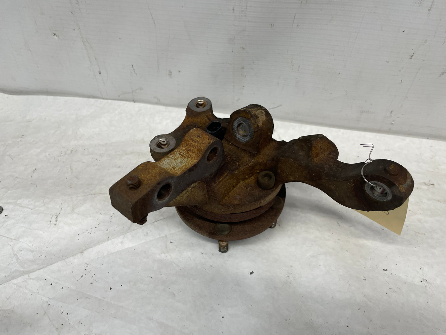 2006 Pontiac GTO LH Driver Front Suspension Spindle Hub Knuckle Assembly OEM