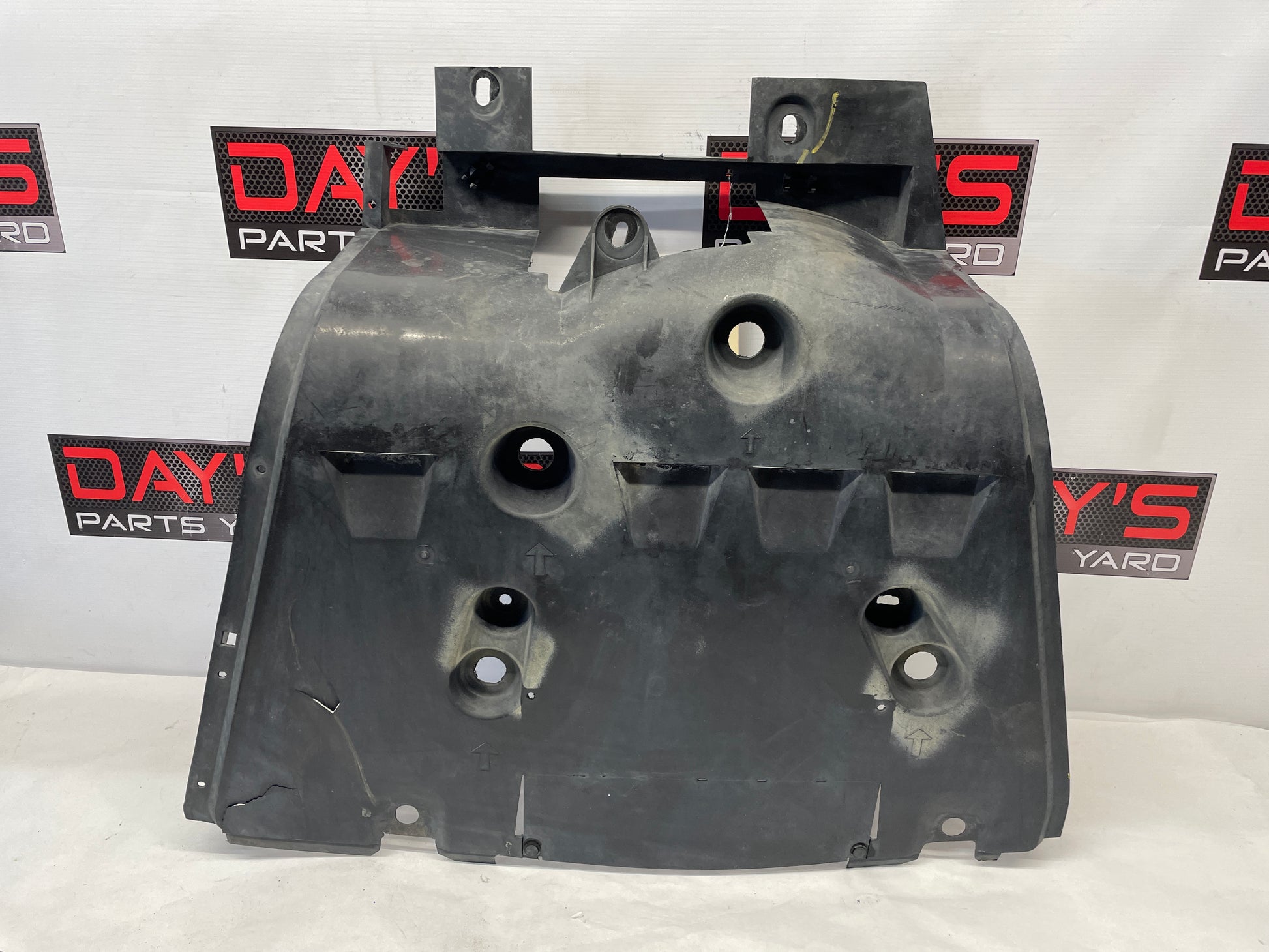 2006 Pontiac GTO Rear Air Deflector Differential Center Lower Body Cover OEM - Day's Parts Yard