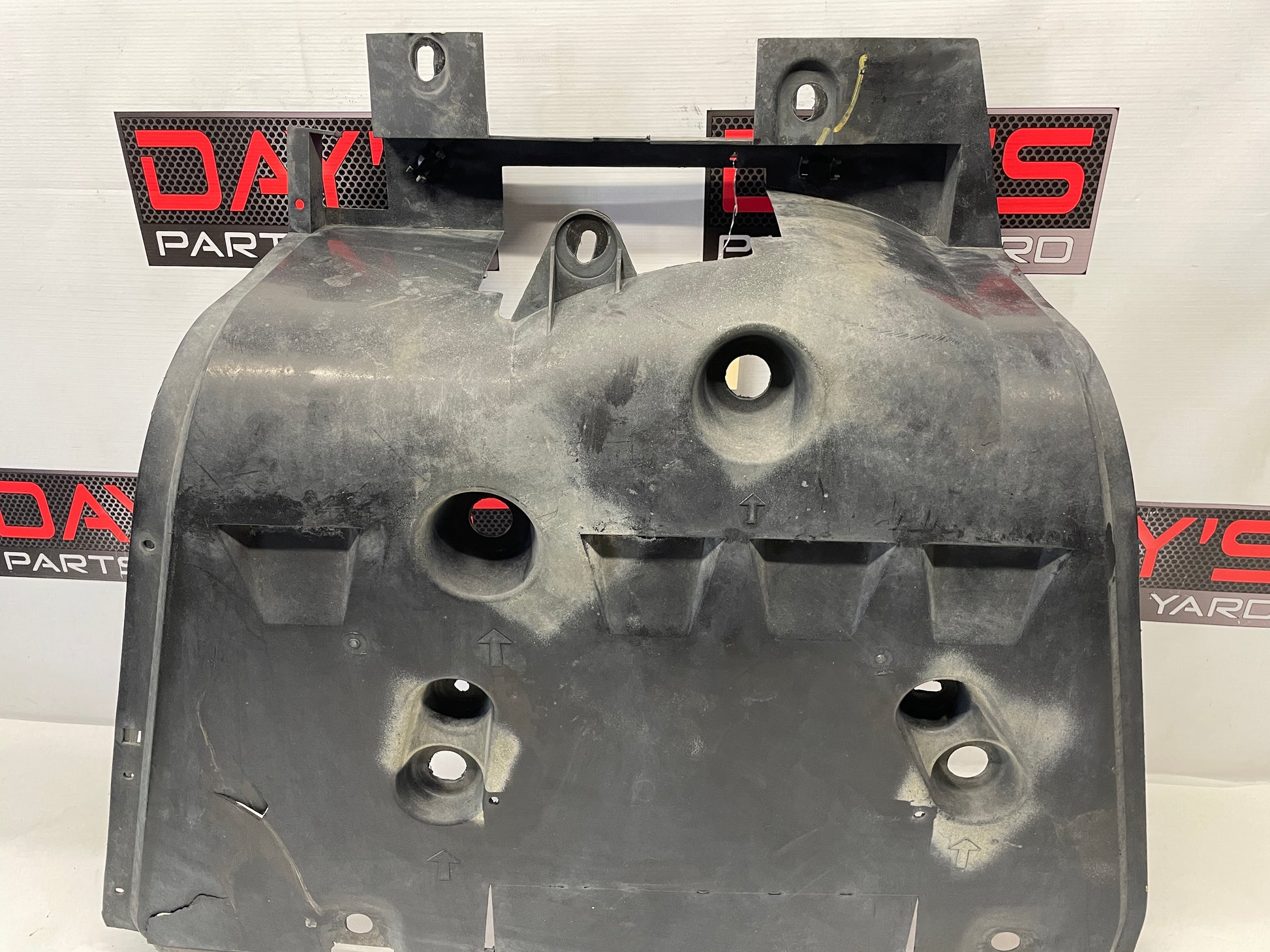 2006 Pontiac GTO Rear Air Deflector Differential Center Lower Body Cover OEM - Day's Parts Yard