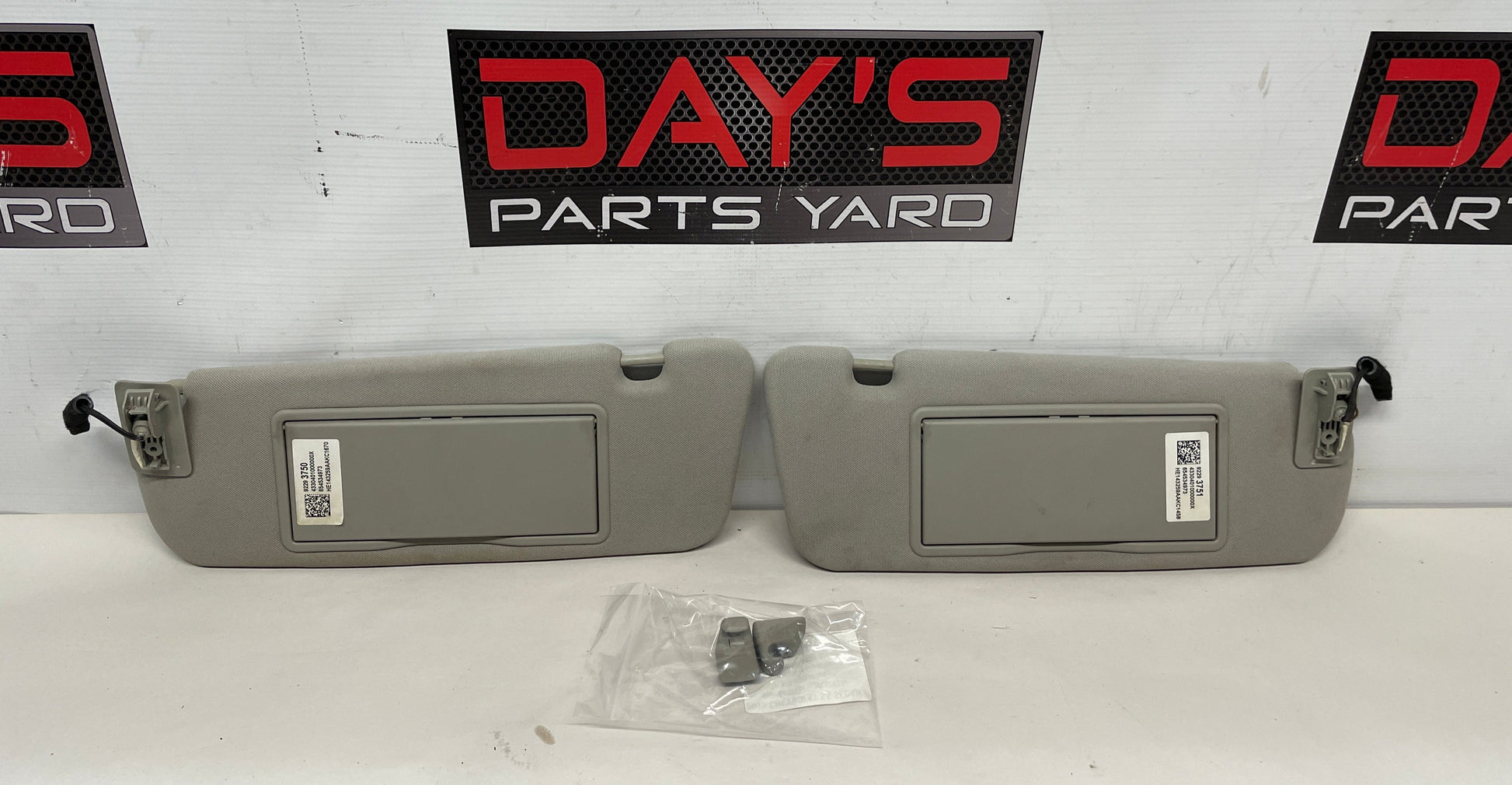 2015 Chevy SS Sedan RH & LH Sun Visor Sunvisor w/Clips OEM - Day's Parts Yard