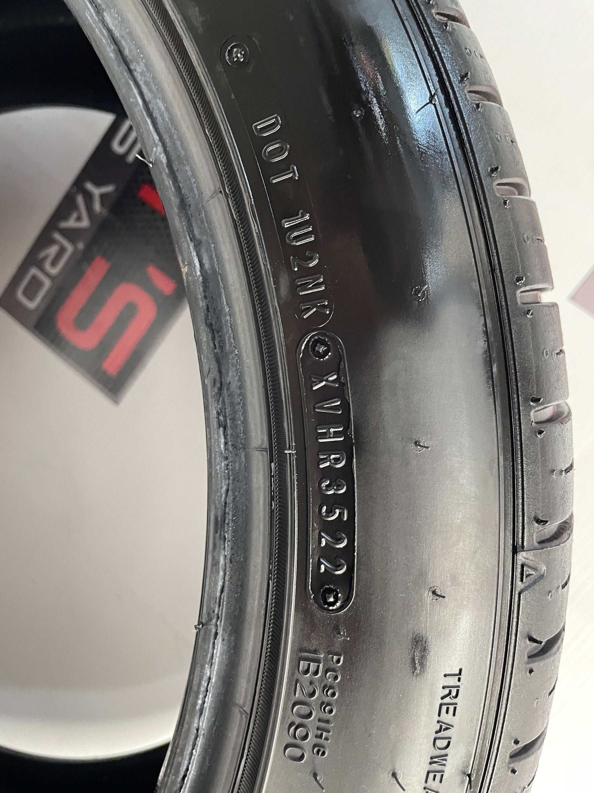 TiresFalken Azenis 275/40ZR - Day's Parts Yard