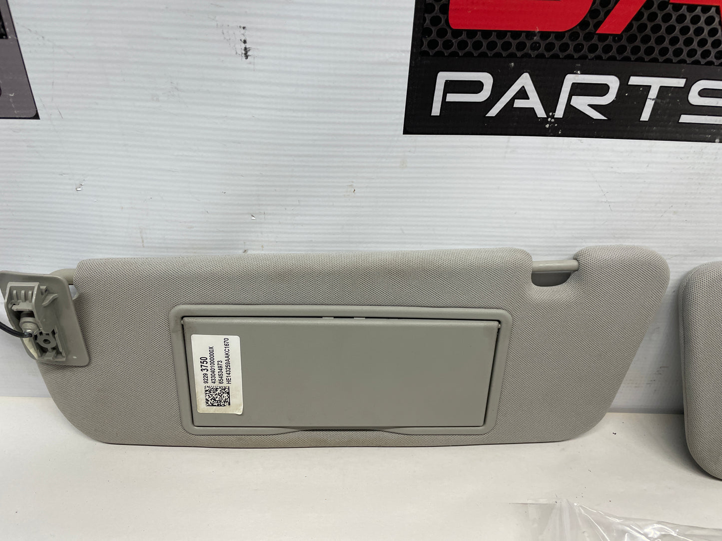 2015 Chevy SS Sedan RH & LH Sun Visor Sunvisor w/Clips OEM - Day's Parts Yard