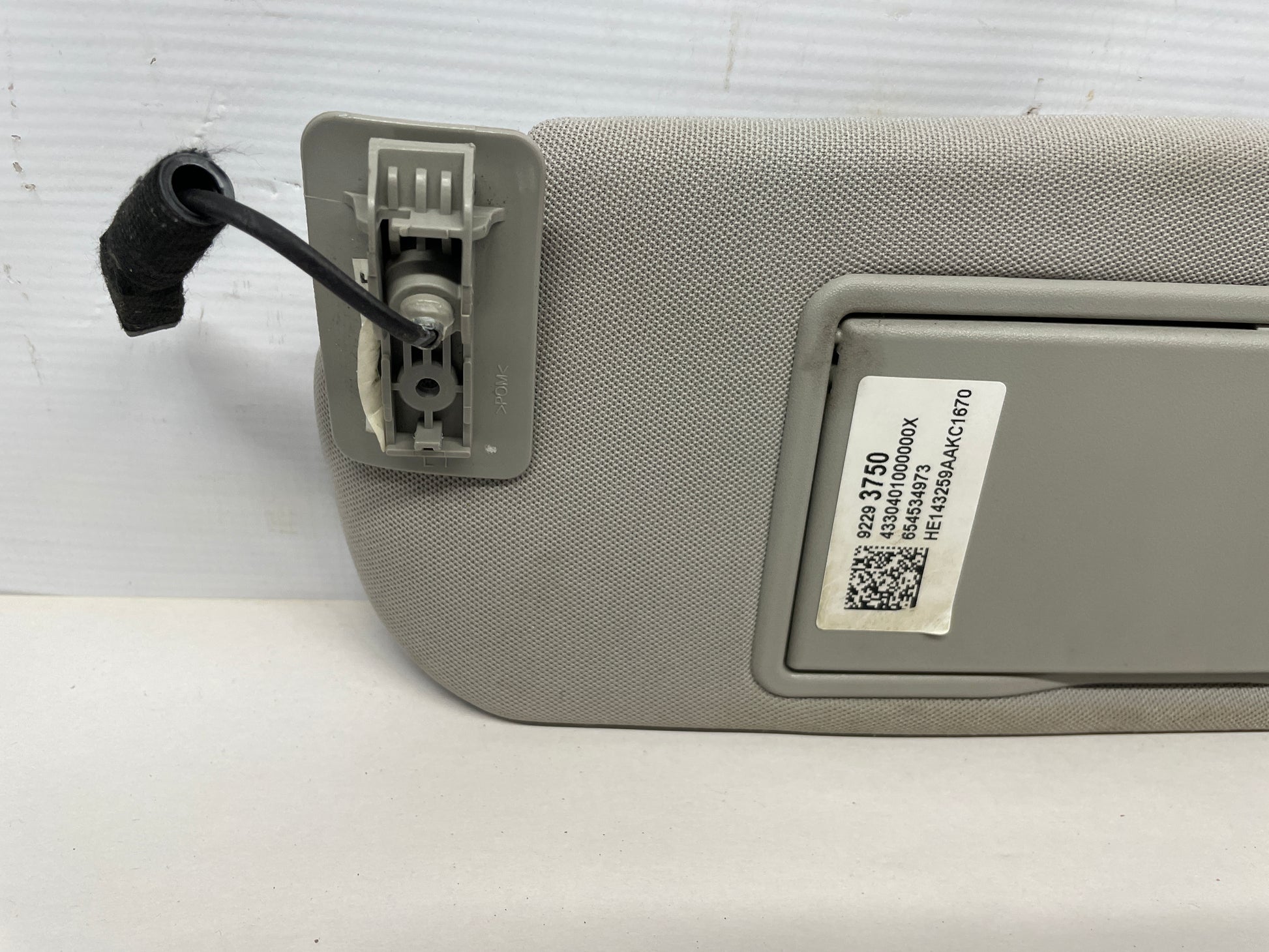 2015 Chevy SS Sedan RH & LH Sun Visor Sunvisor w/Clips OEM - Day's Parts Yard