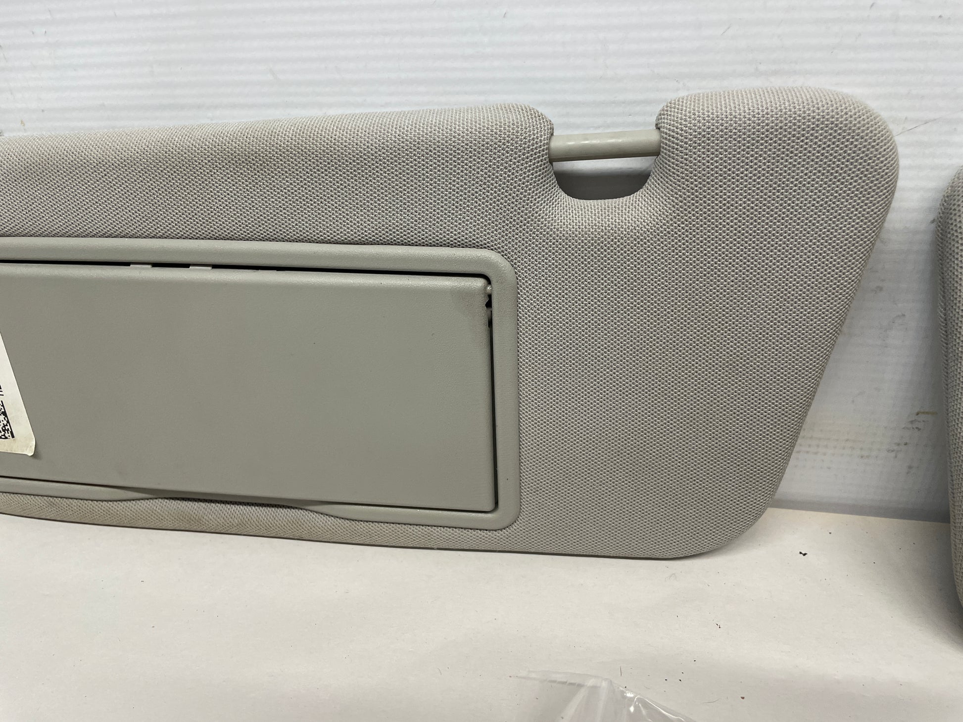 2015 Chevy SS Sedan RH & LH Sun Visor Sunvisor w/Clips OEM - Day's Parts Yard