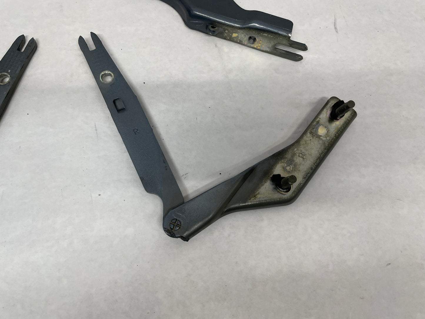 2005 Pontiac GTO RH & LH Hood Hinges OEM - Day's Parts Yard