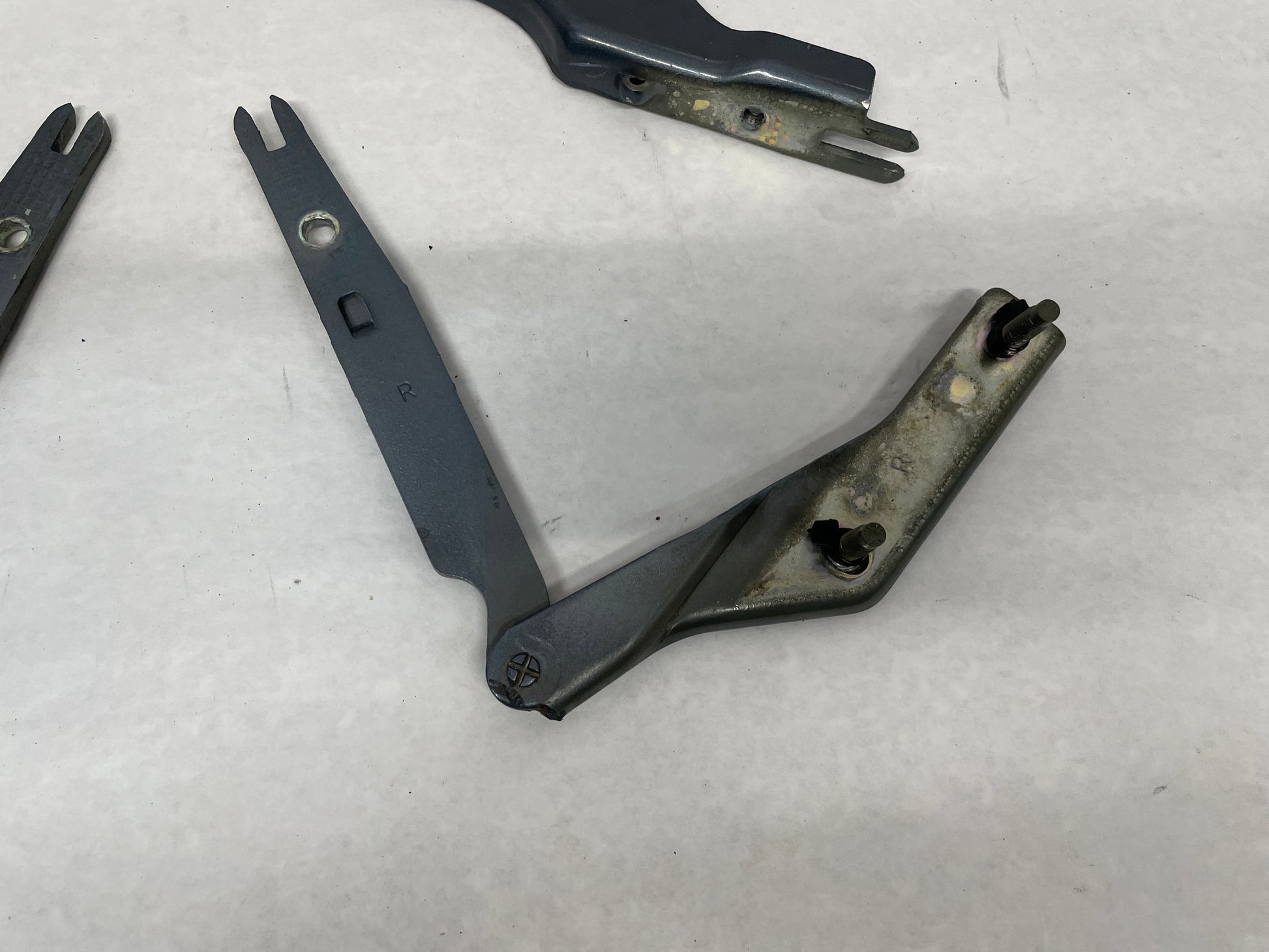 2005 Pontiac GTO RH & LH Hood Hinges OEM - Day's Parts Yard