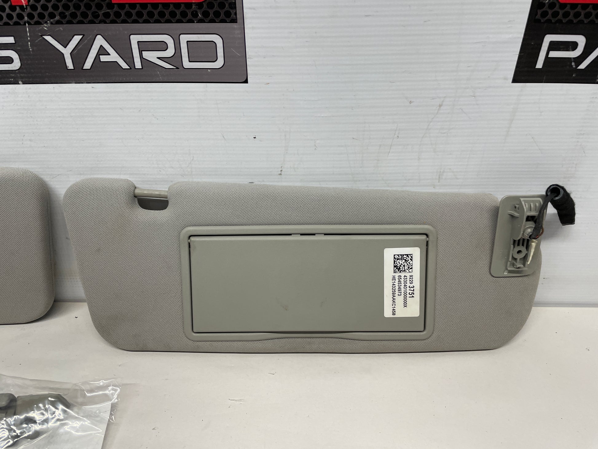 2015 Chevy SS Sedan RH & LH Sun Visor Sunvisor w/Clips OEM - Day's Parts Yard