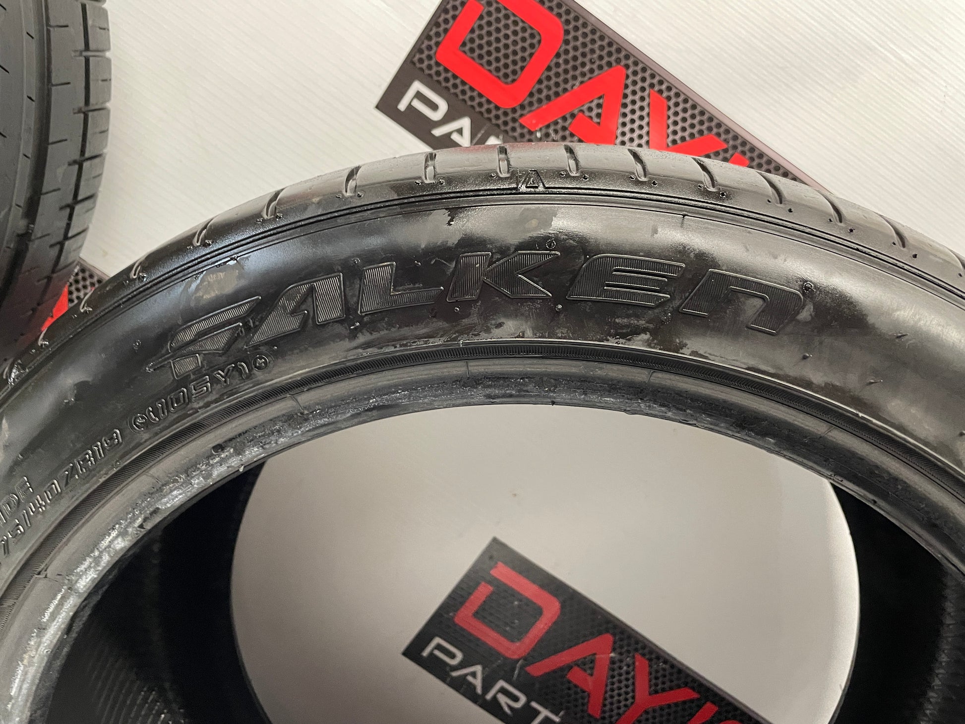 TiresFalken Azenis 275/40ZR - Day's Parts Yard