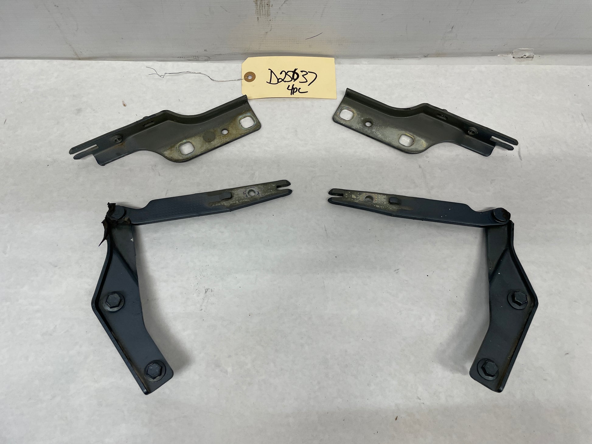 2005 Pontiac GTO RH & LH Hood Hinges OEM - Day's Parts Yard