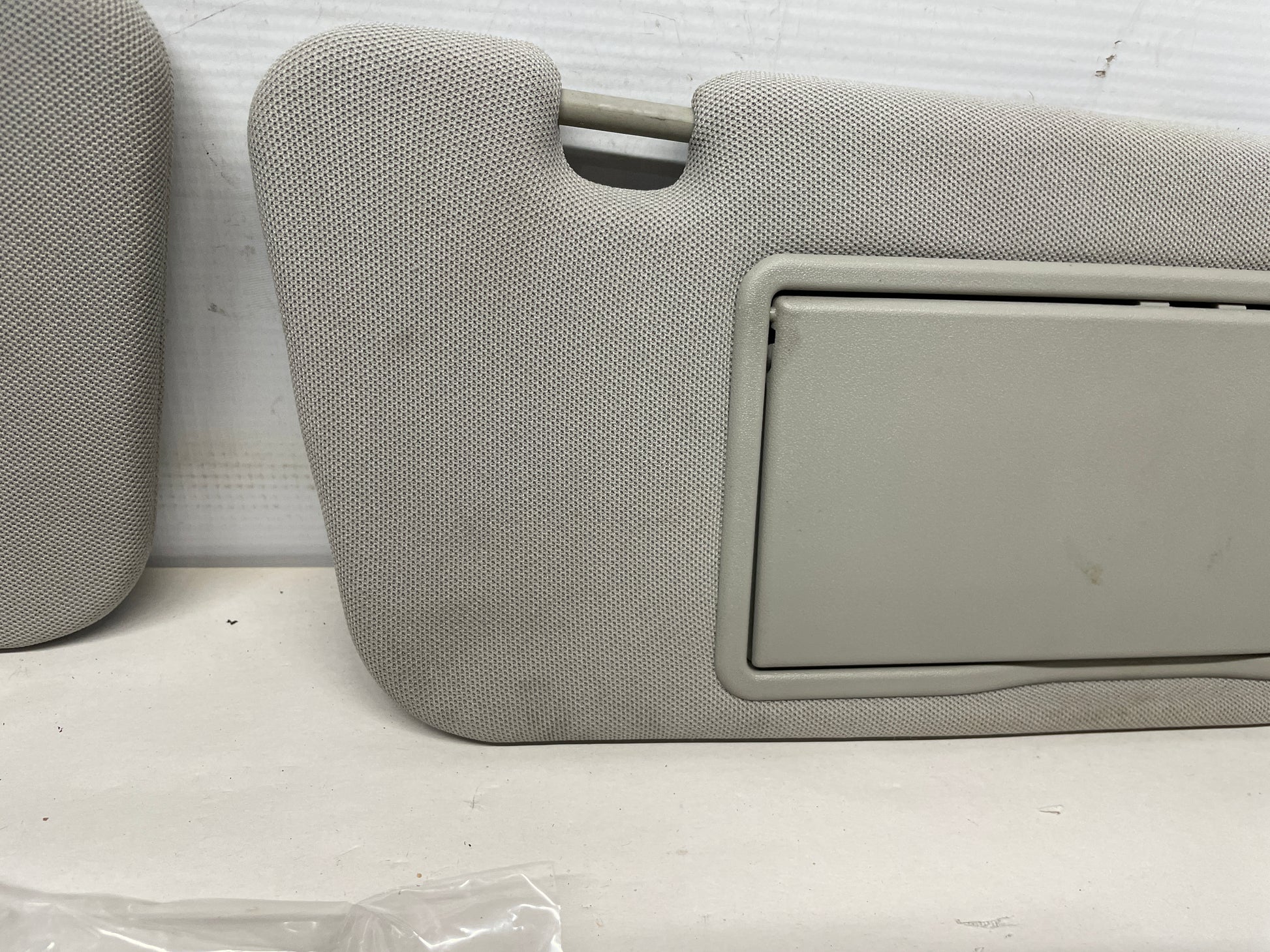 2015 Chevy SS Sedan RH & LH Sun Visor Sunvisor w/Clips OEM - Day's Parts Yard