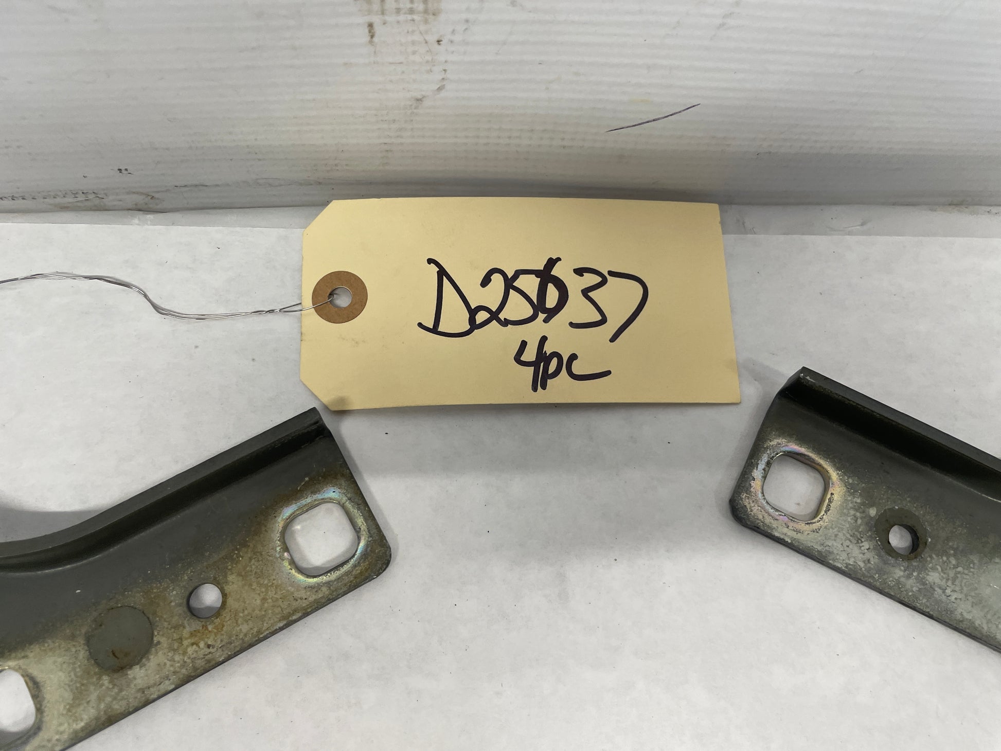 2005 Pontiac GTO RH & LH Hood Hinges OEM - Day's Parts Yard
