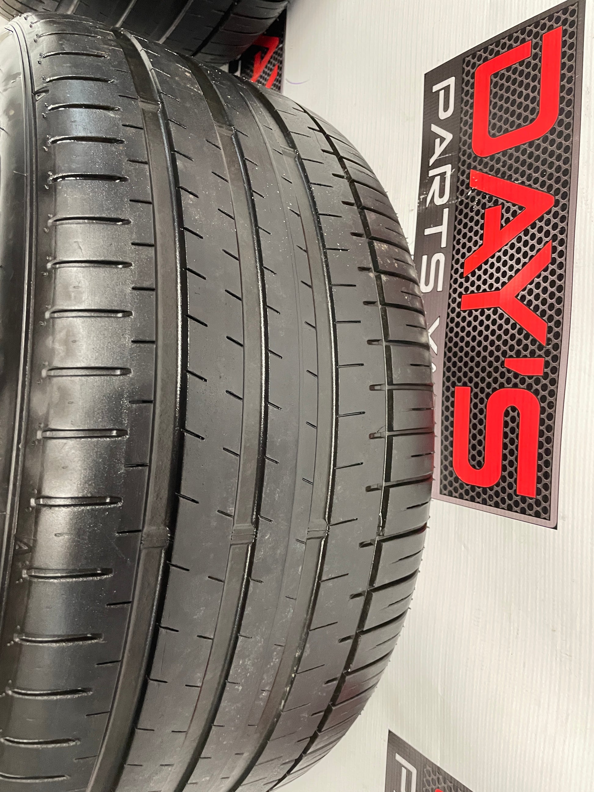 TiresFalken Azenis 275/40ZR - Day's Parts Yard