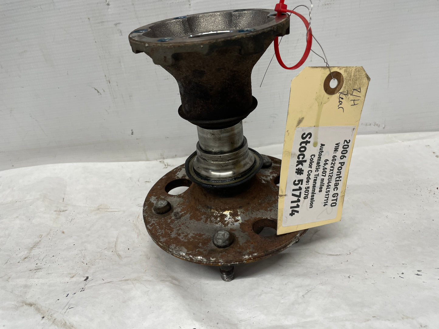 2006 Pontiac GTO RH Passenger Rear Suspension Wheel Axle Flange Hub OEM