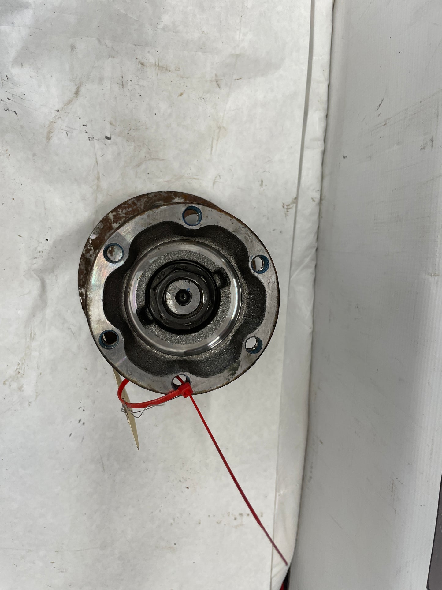 2006 Pontiac GTO RH Passenger Rear Suspension Wheel Axle Flange Hub OEM