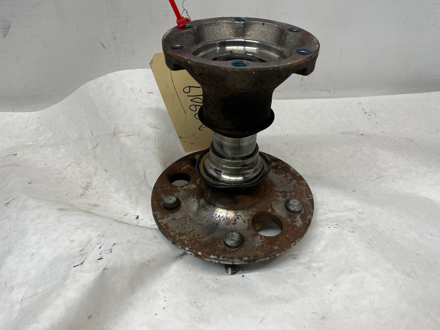 2006 Pontiac GTO RH Passenger Rear Suspension Wheel Axle Flange Hub OEM