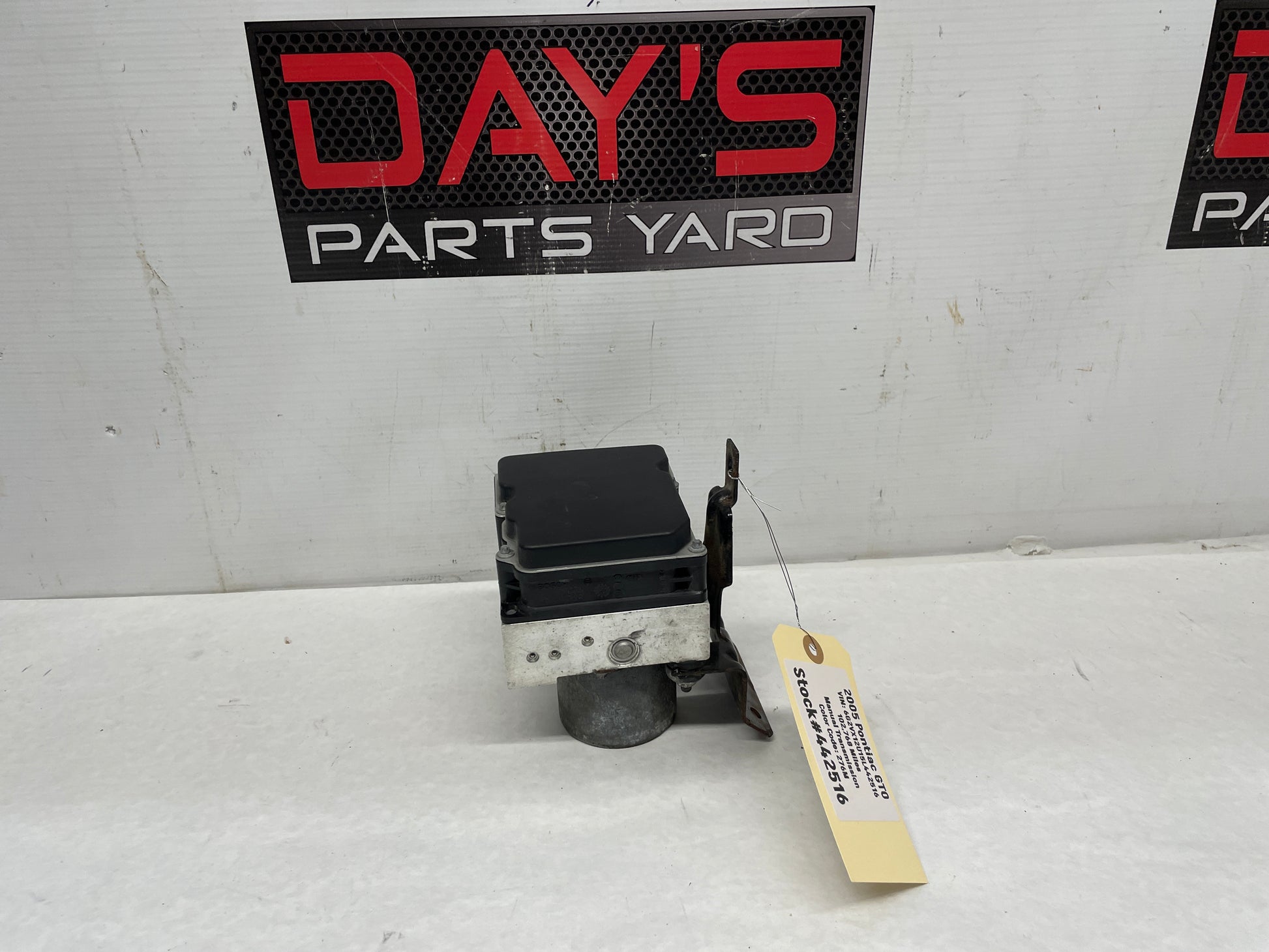 2005 Pontiac GTO ABS Anti Lock Brake Control Module Valve OEM - Day's Parts Yard