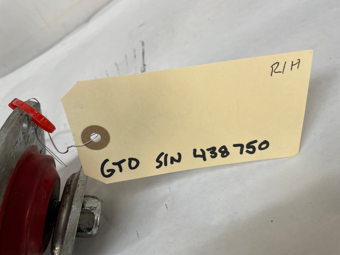 2005 Pontiac GTO RH Passenger Front Suspension Spindle Knuckle Hub Lower Control Arm OEM