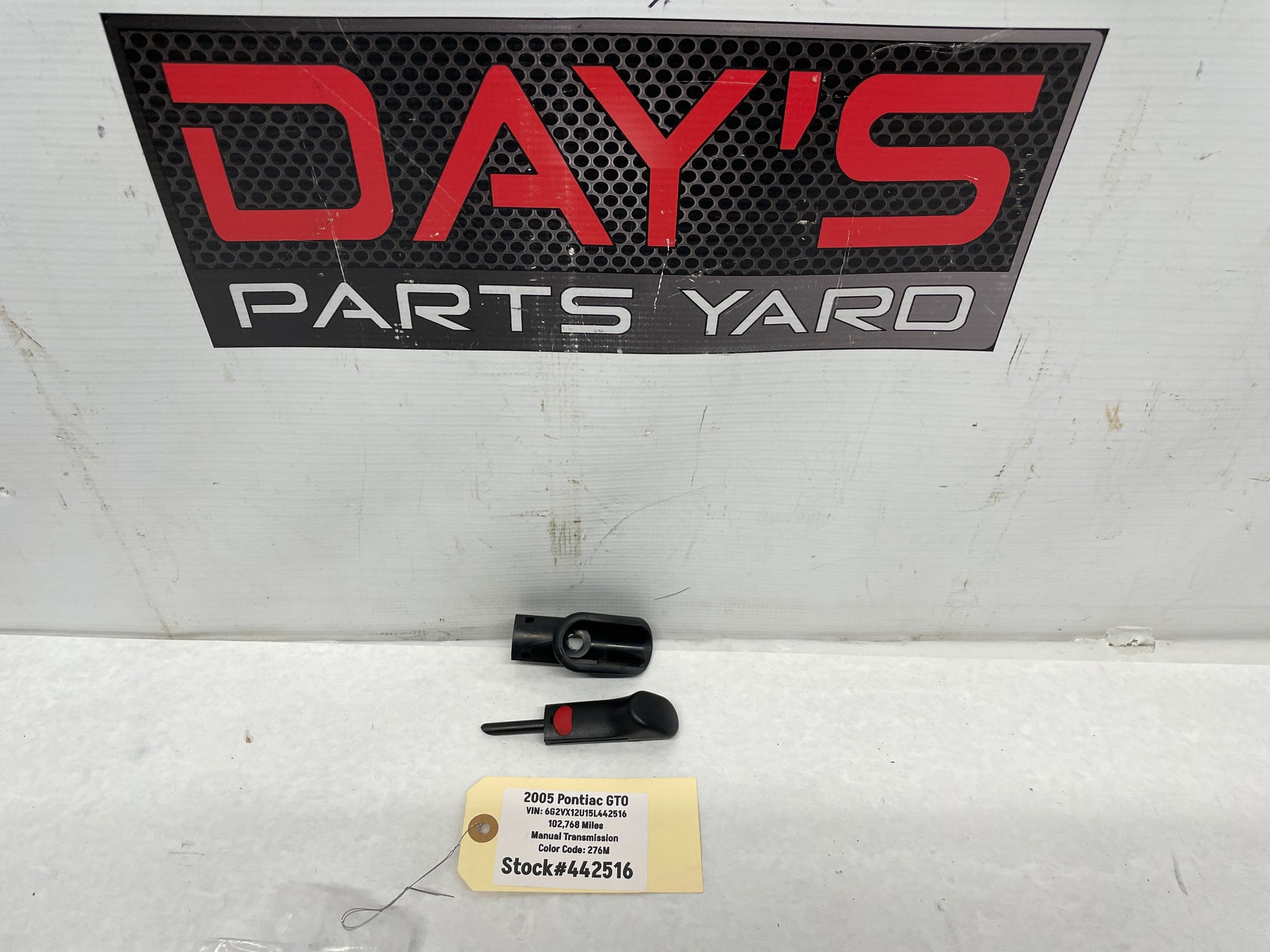 2005 Pontiac GTO Interior Door Lock Knob w/ Outer Trim OEM - Day's Parts Yard